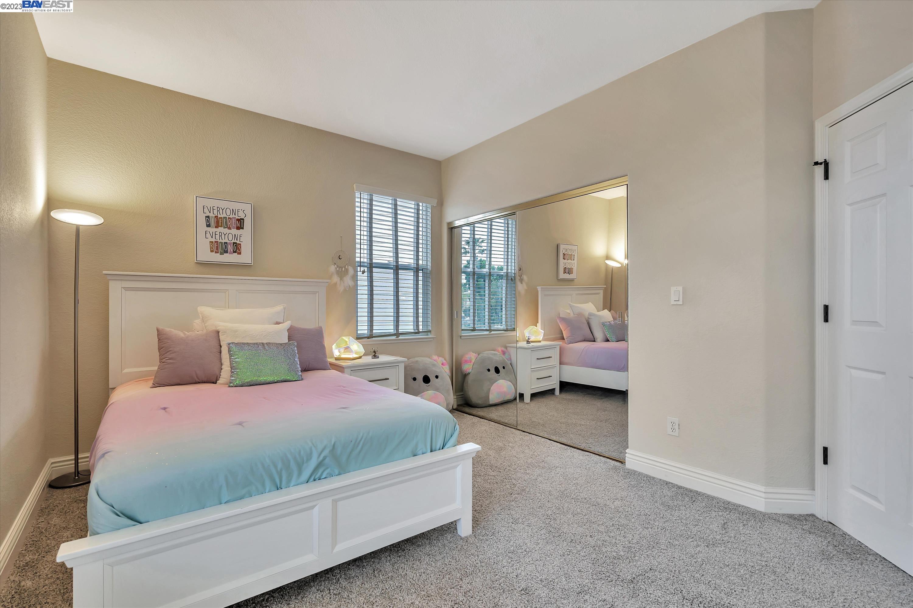 24 E Country Club Dr