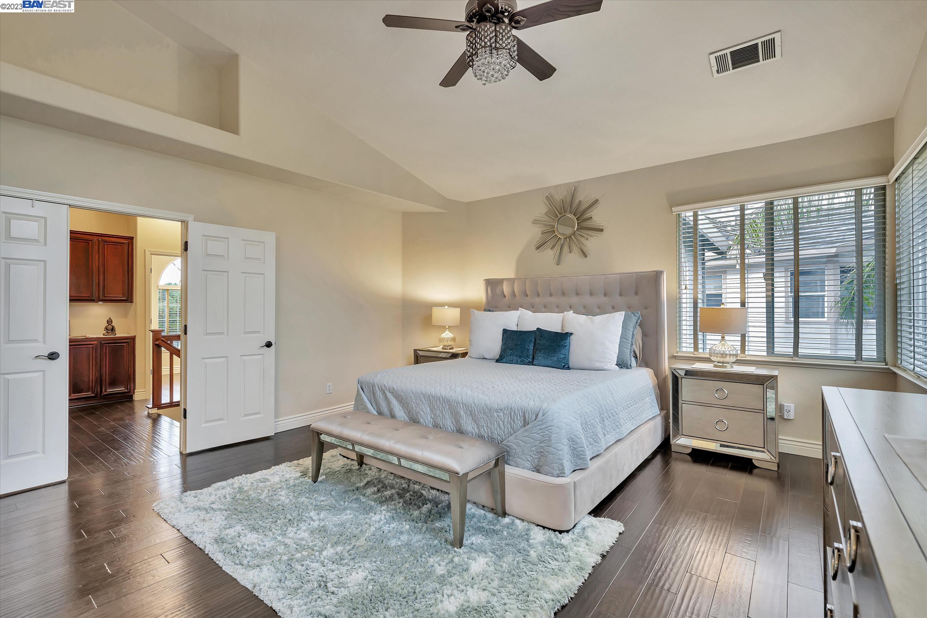 24 E Country Club Dr