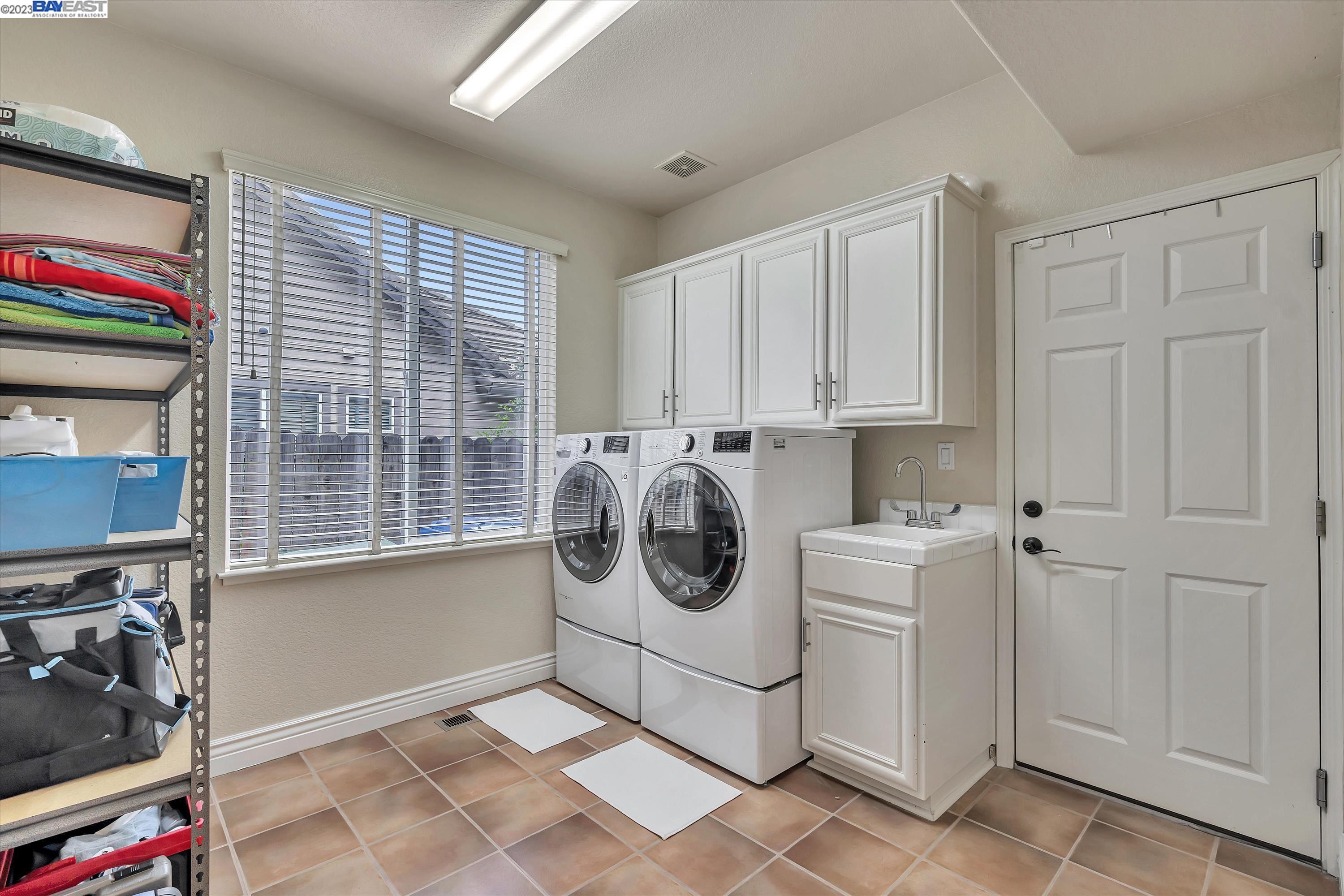 24 E Country Club Dr
