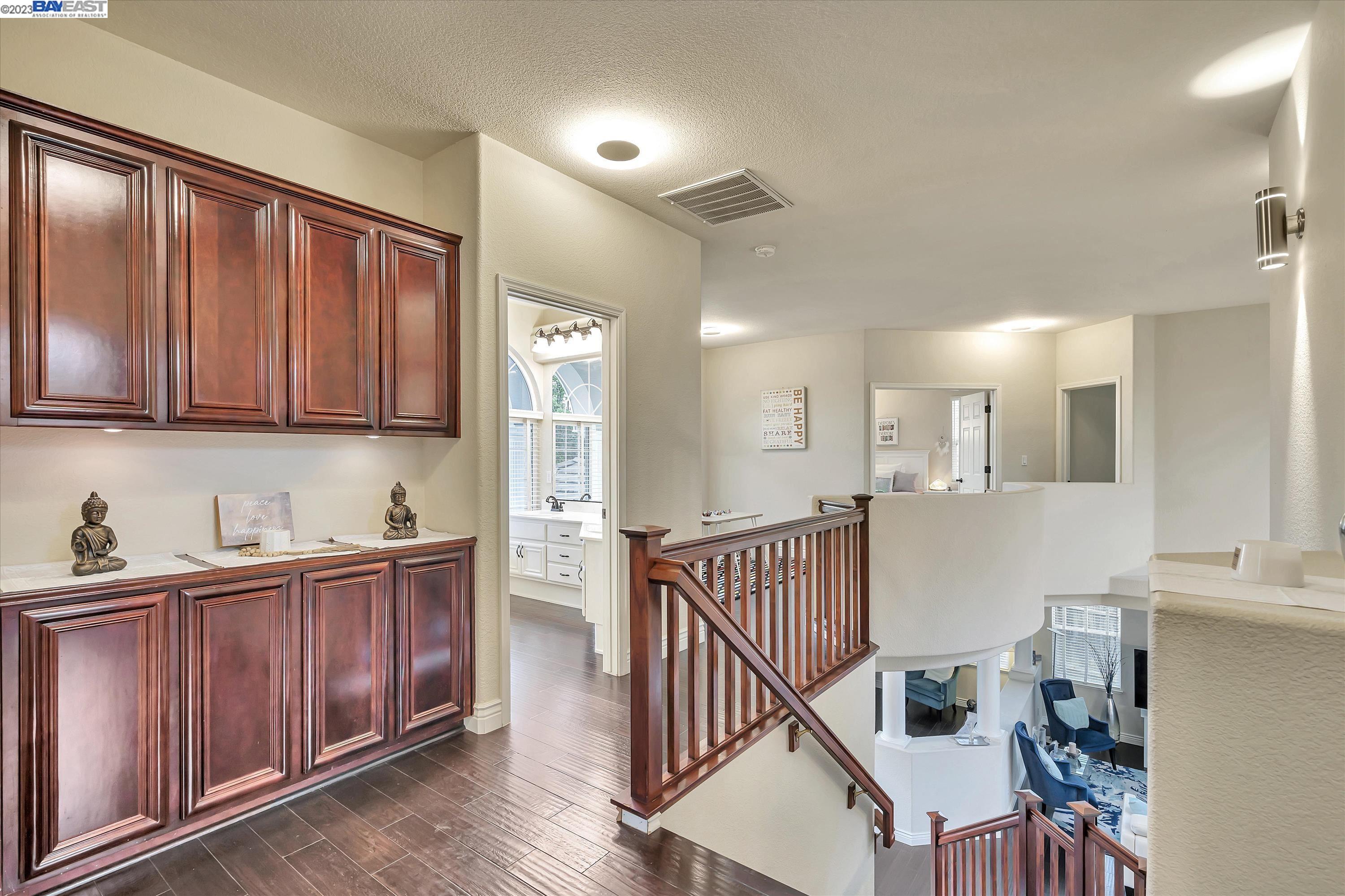 24 E Country Club Dr