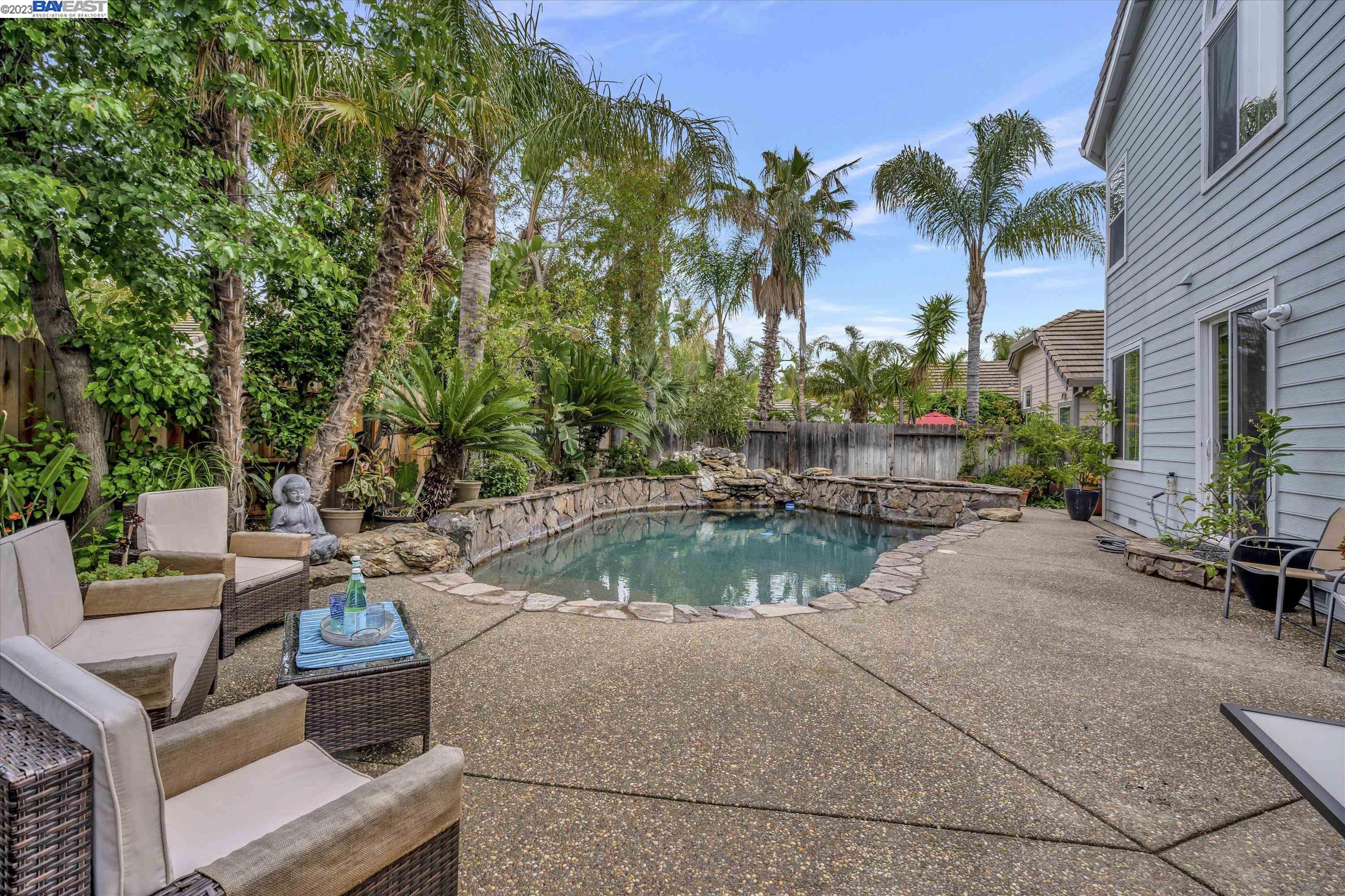 24 E Country Club Dr