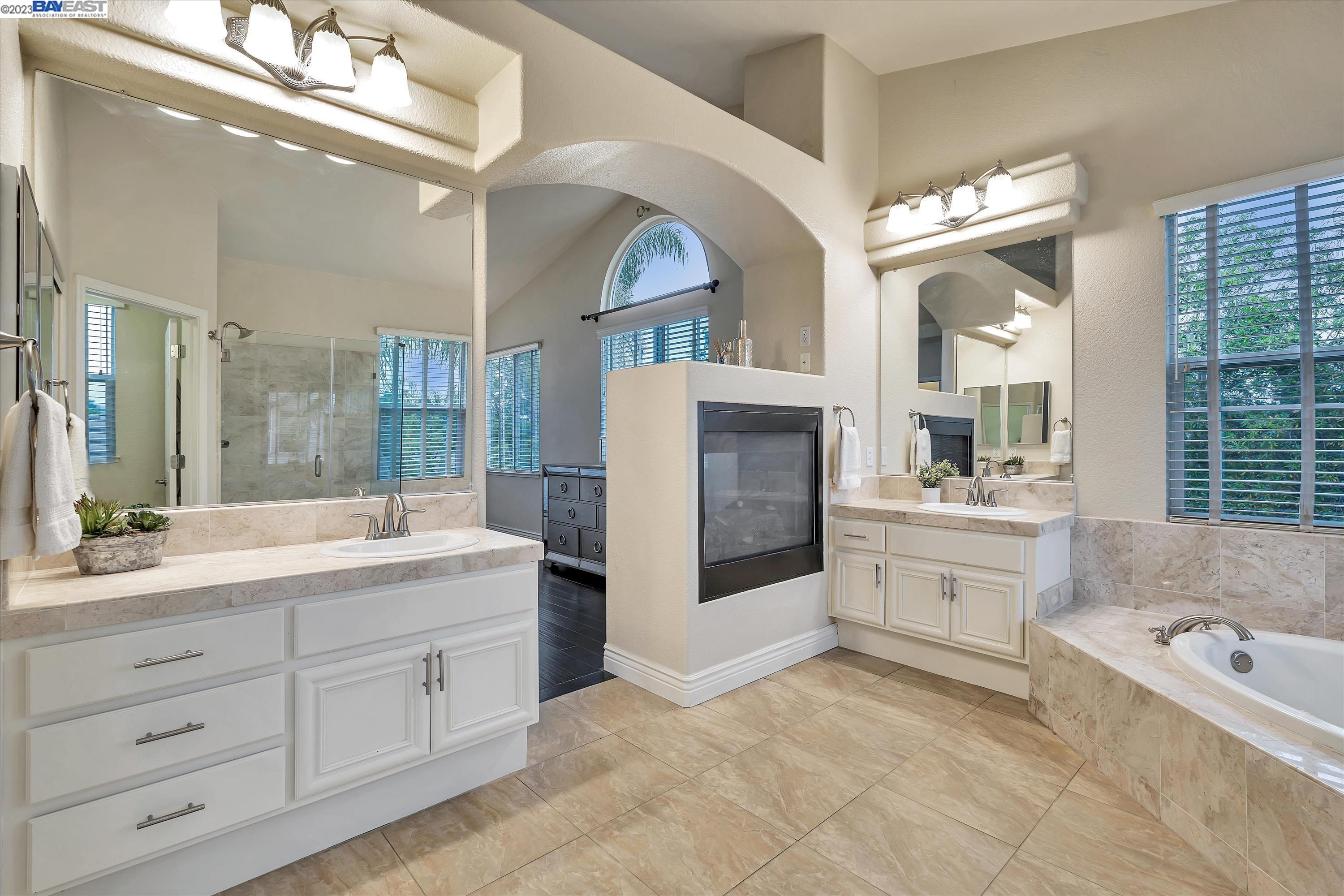 24 E Country Club Dr