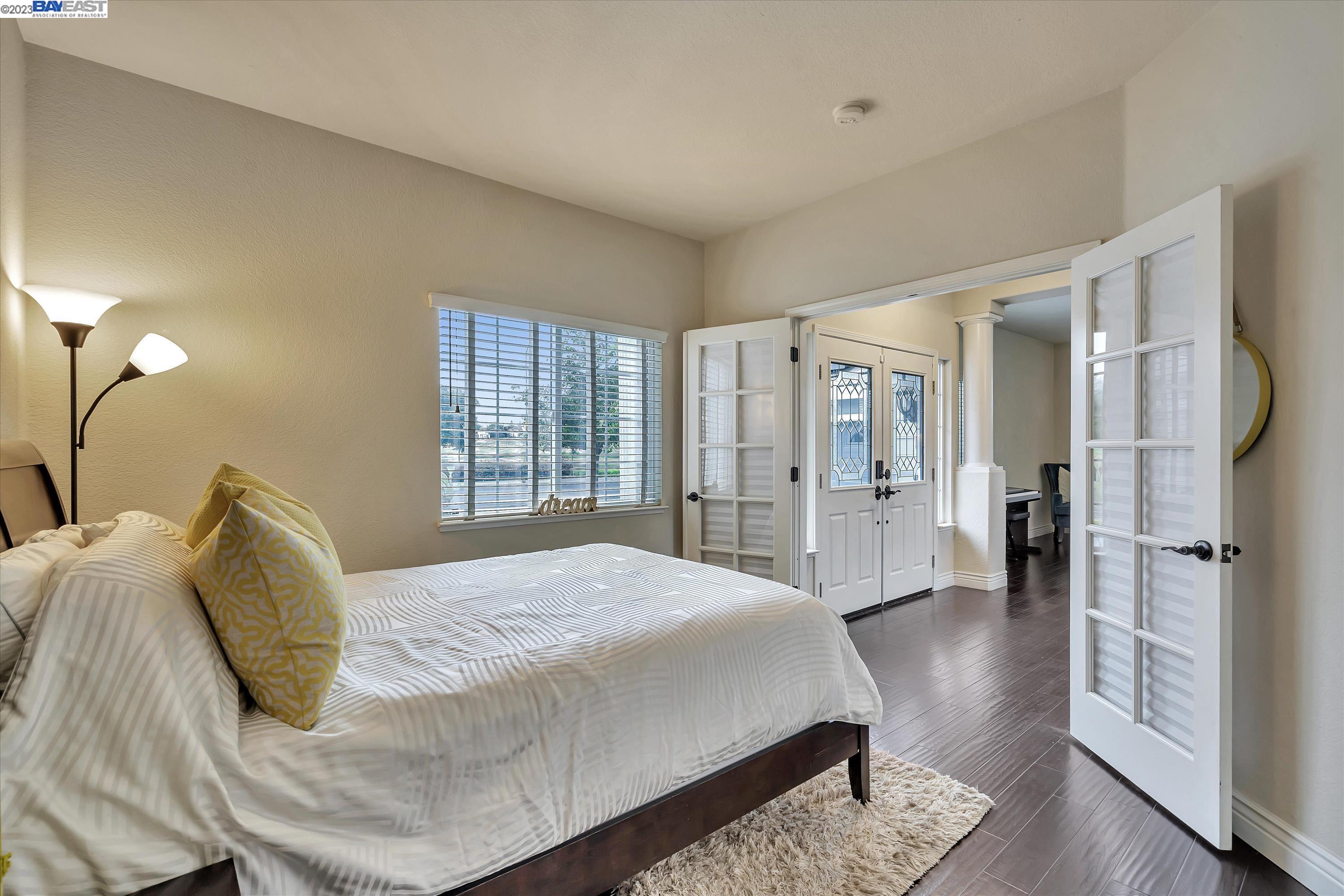 24 E Country Club Dr