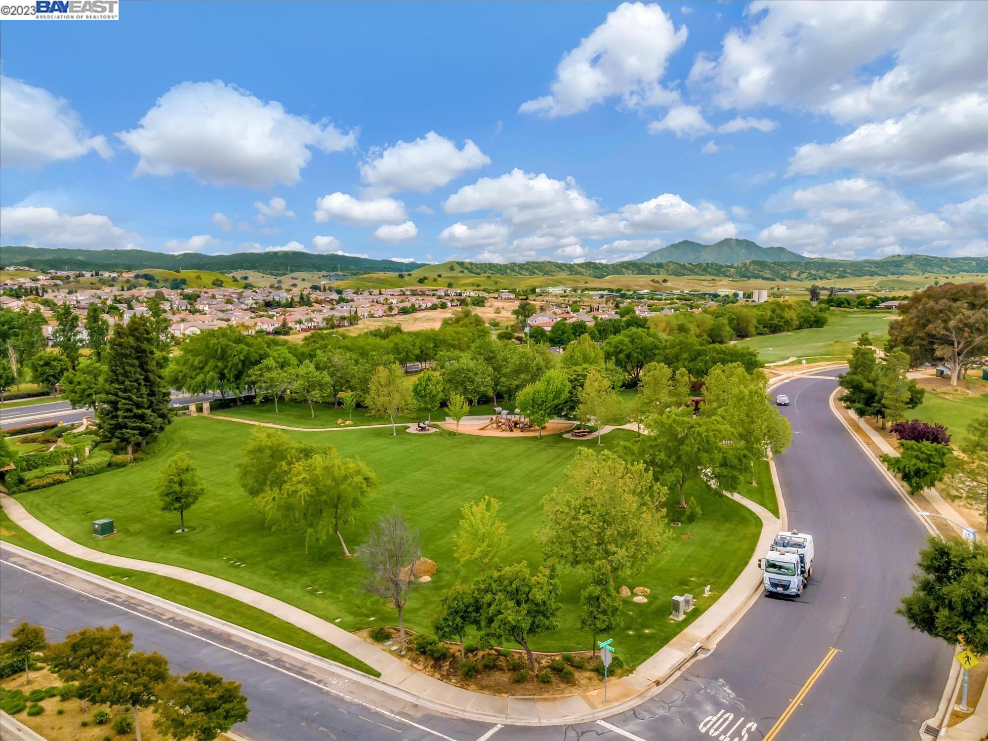 24 E Country Club Dr