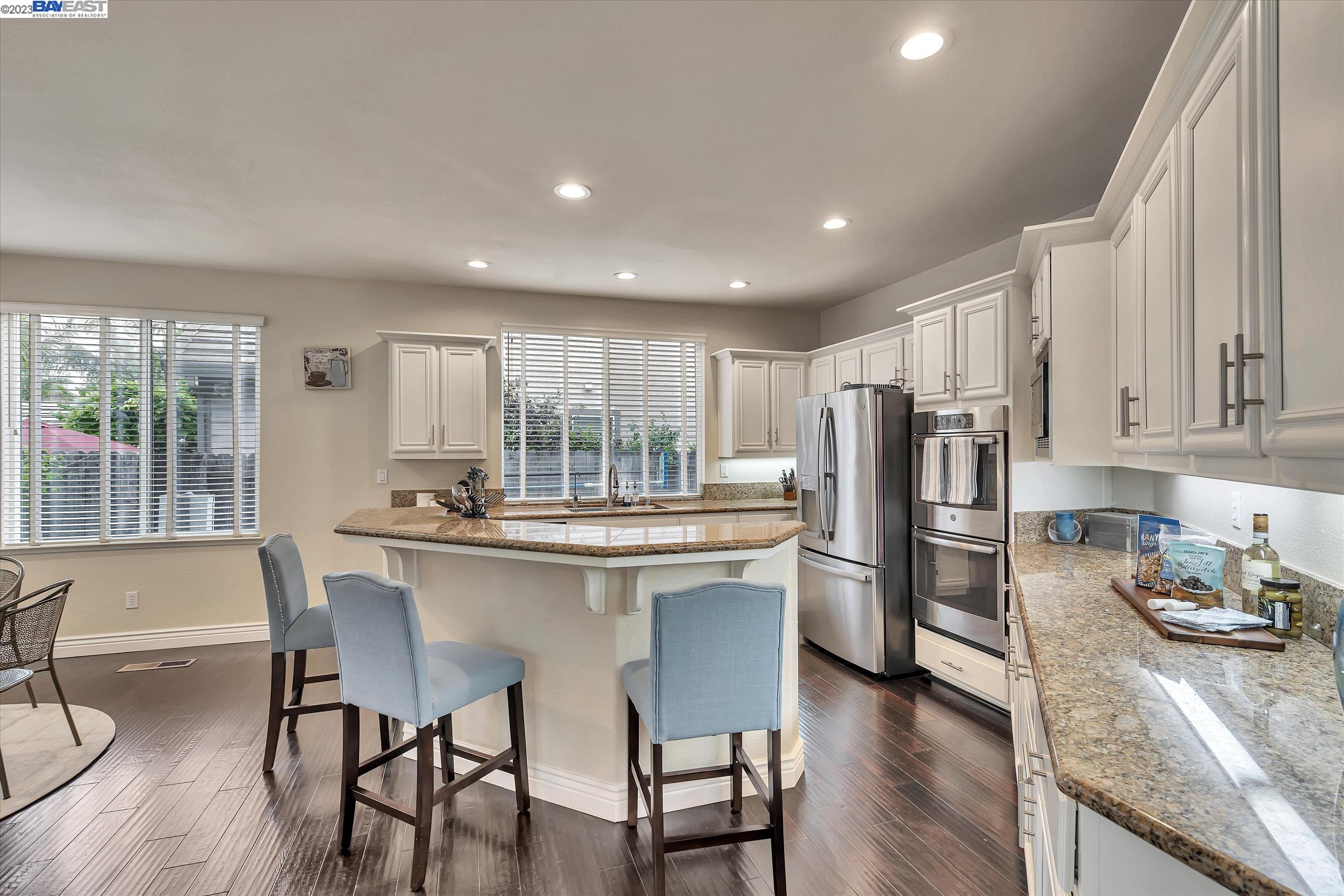 24 E Country Club Dr