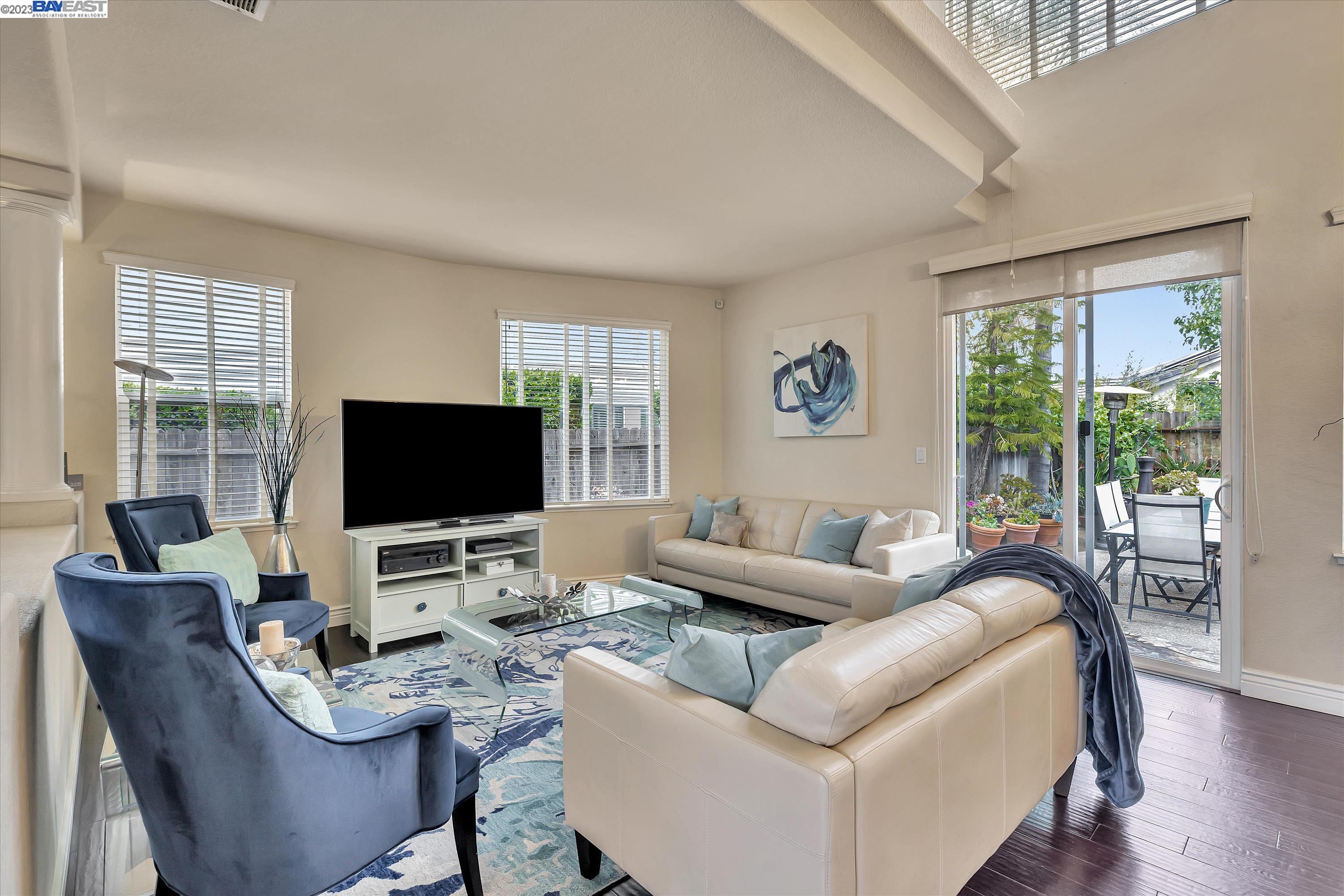 24 E Country Club Dr