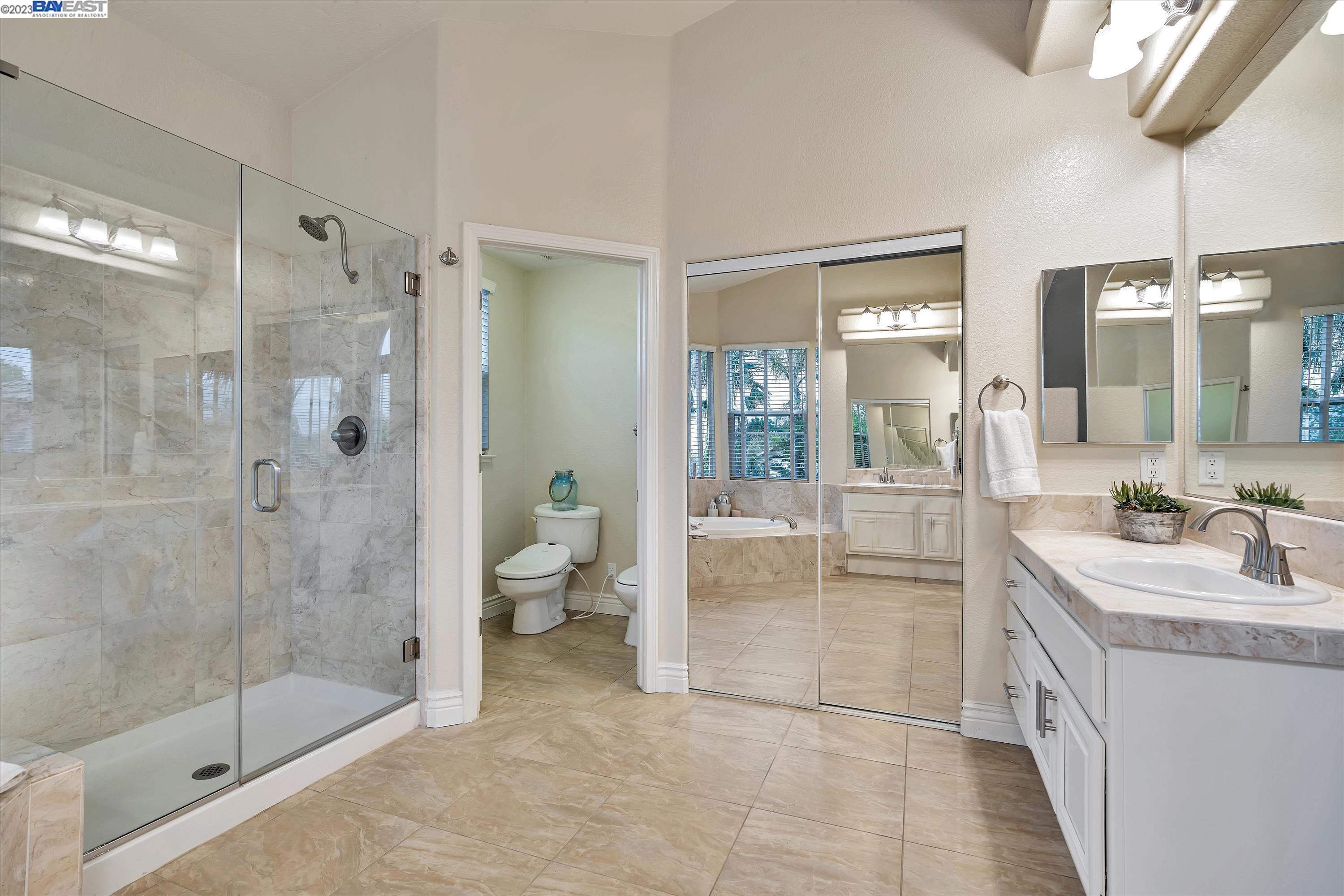 24 E Country Club Dr