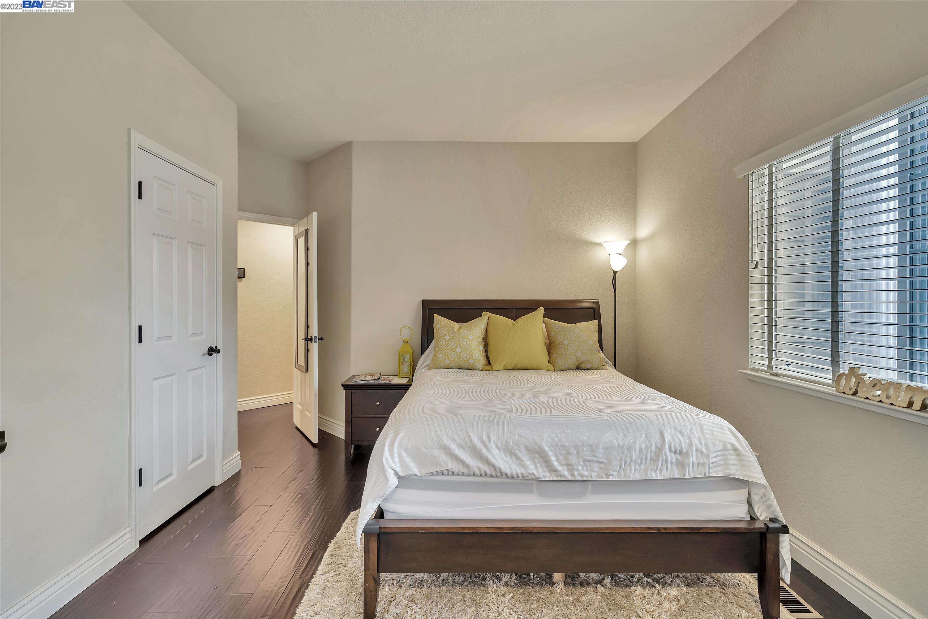24 E Country Club Dr