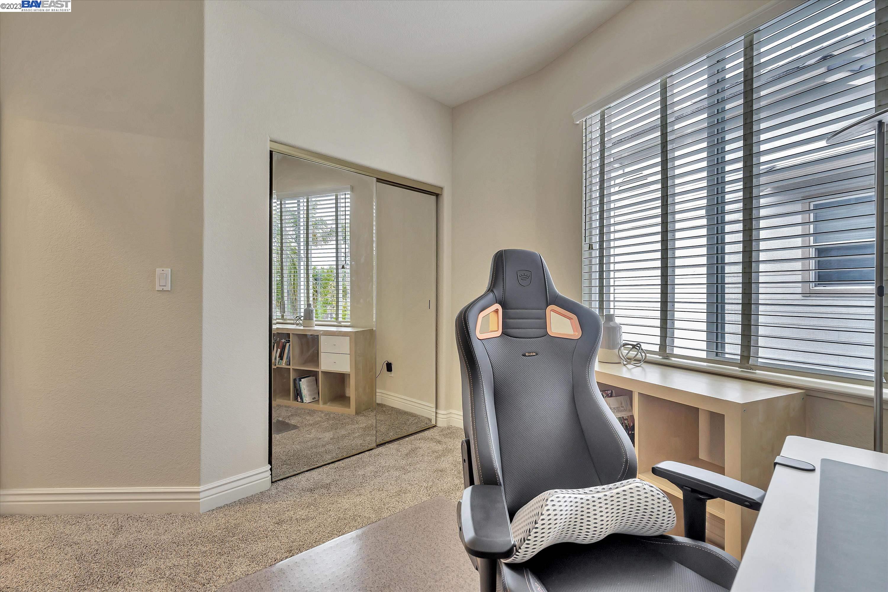 24 E Country Club Dr