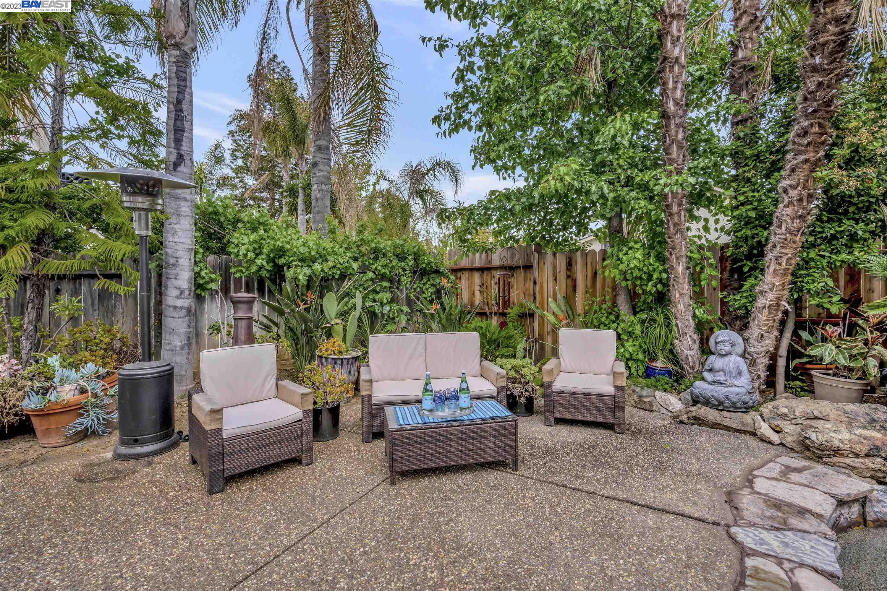 24 E Country Club Dr