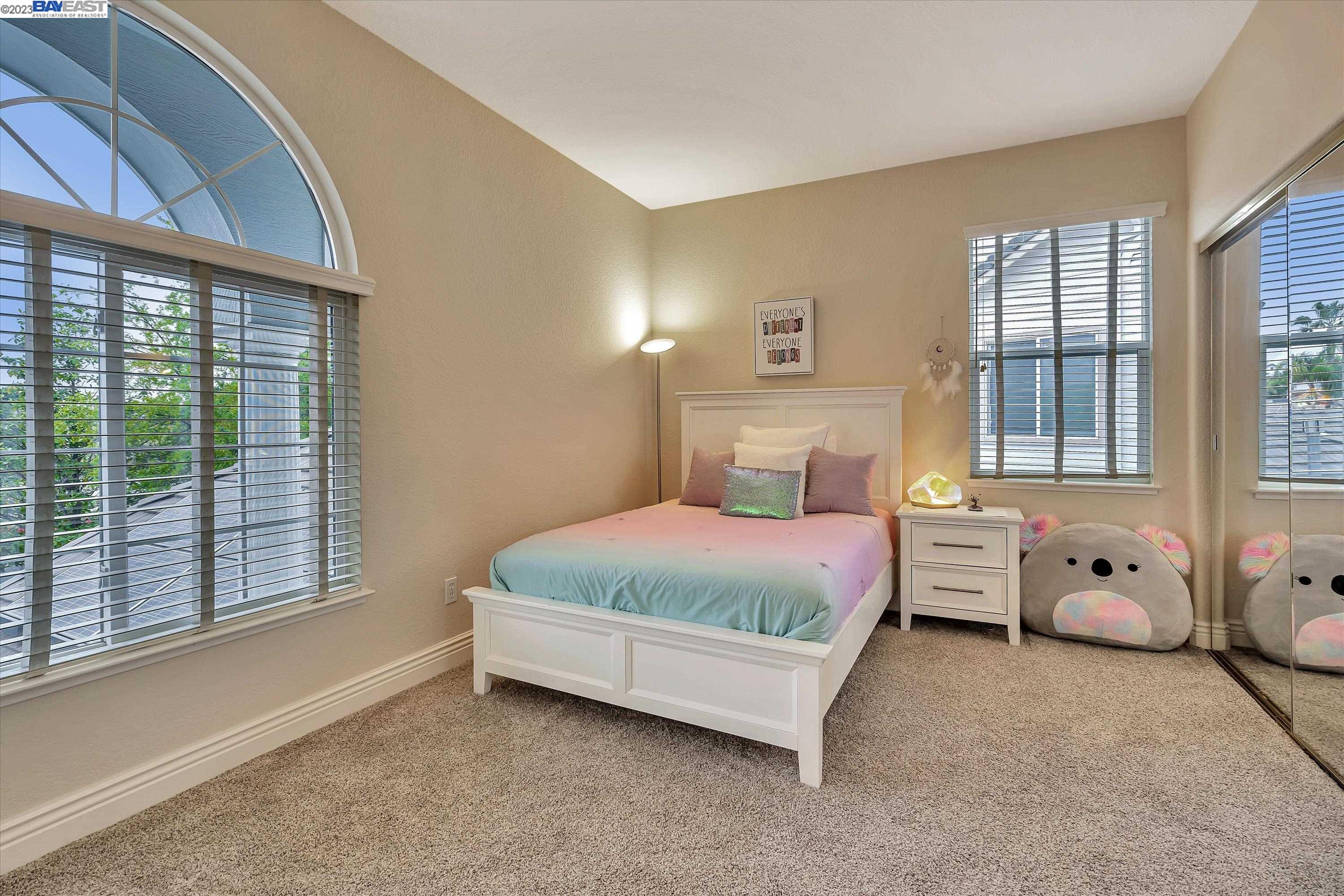 24 E Country Club Dr