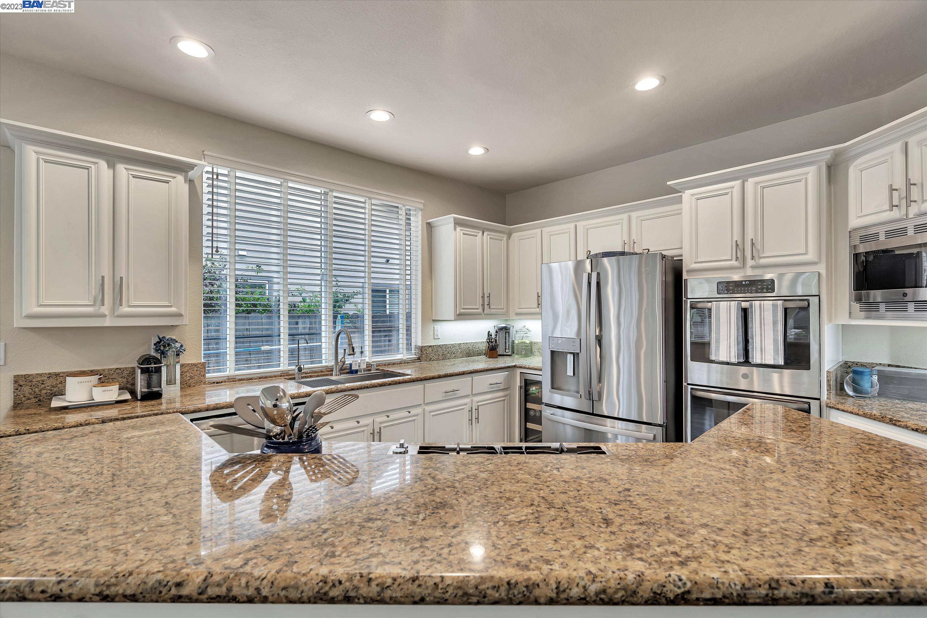 24 E Country Club Dr