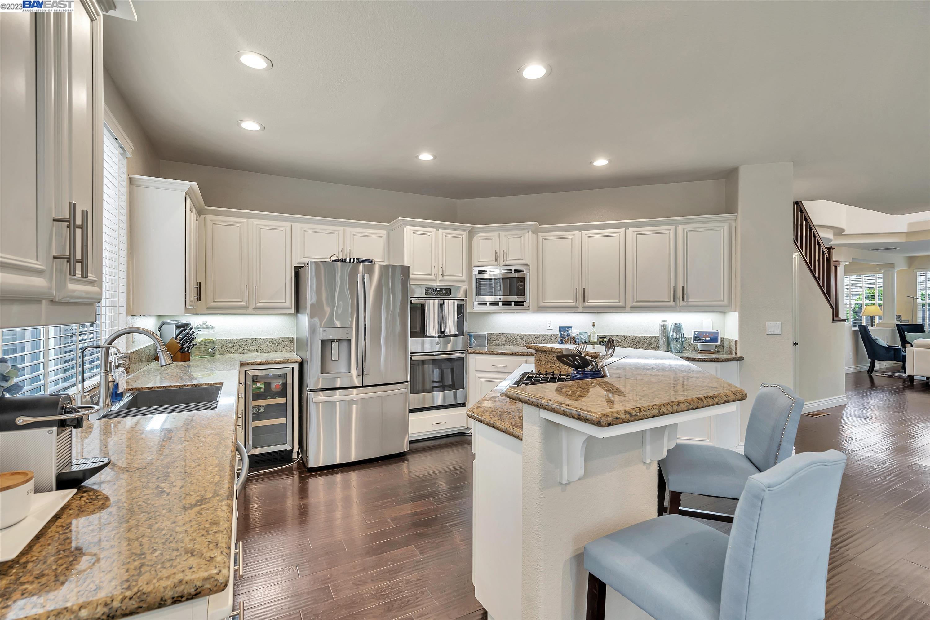 24 E Country Club Dr