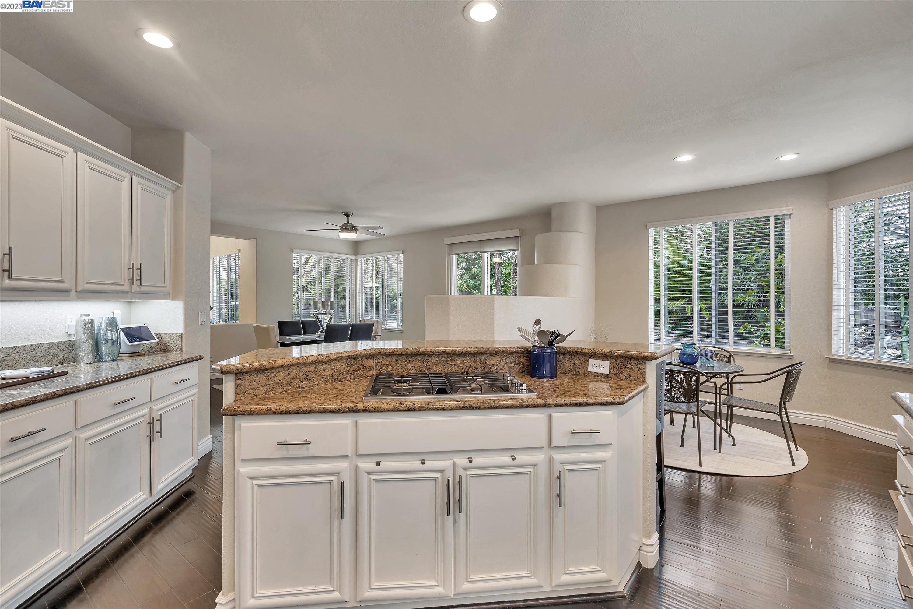 24 E Country Club Dr