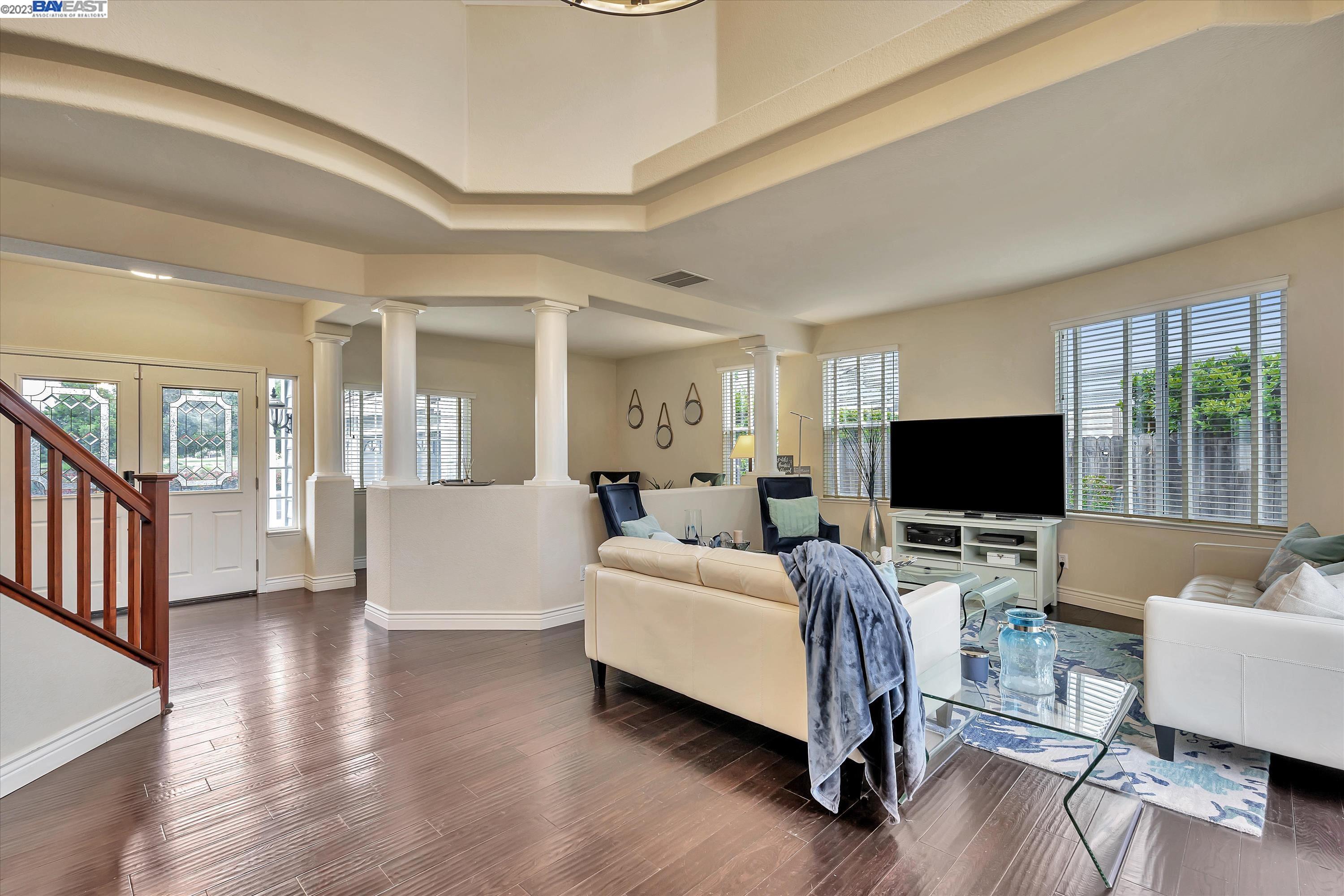 24 E Country Club Dr