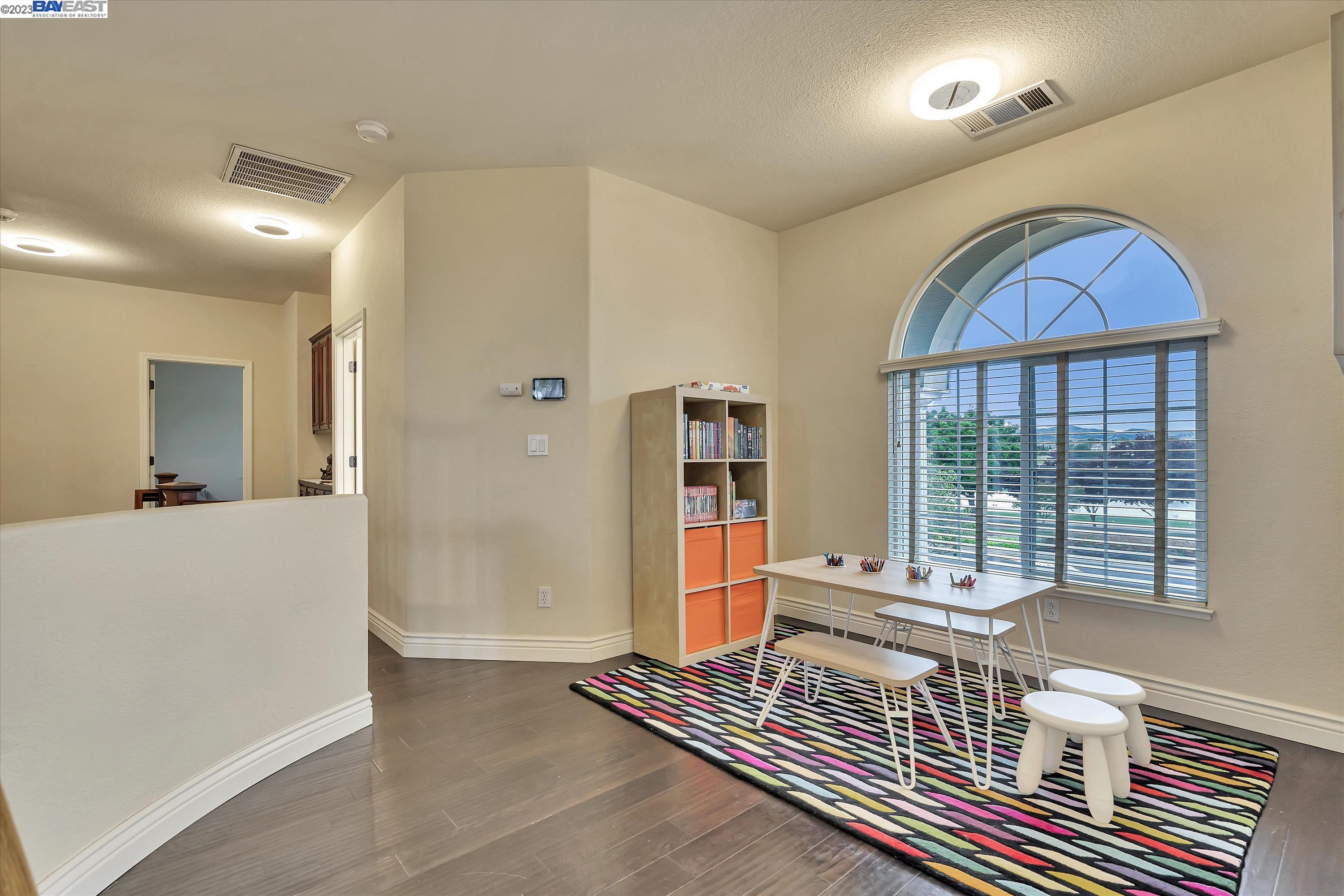 24 E Country Club Dr