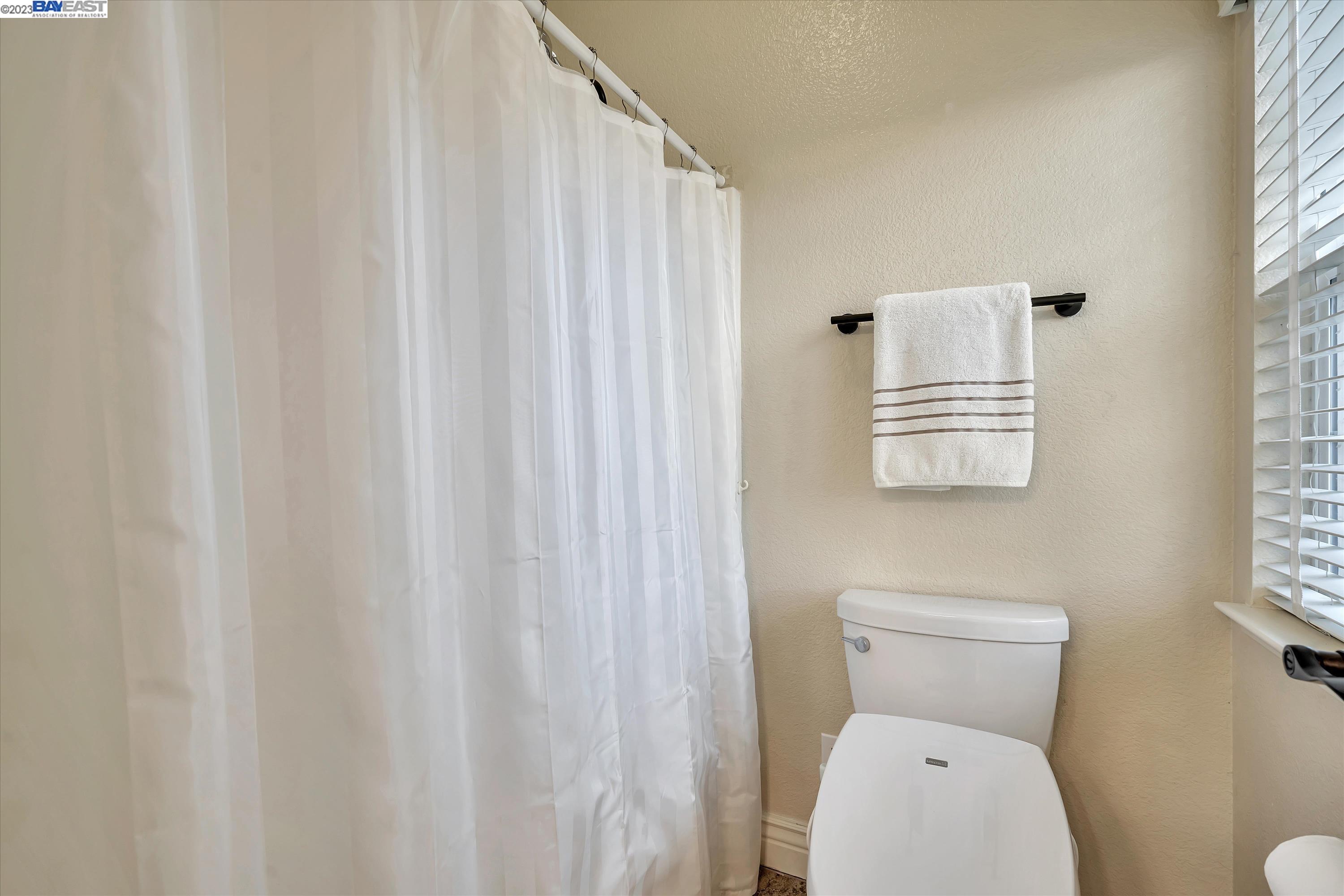 24 E Country Club Dr