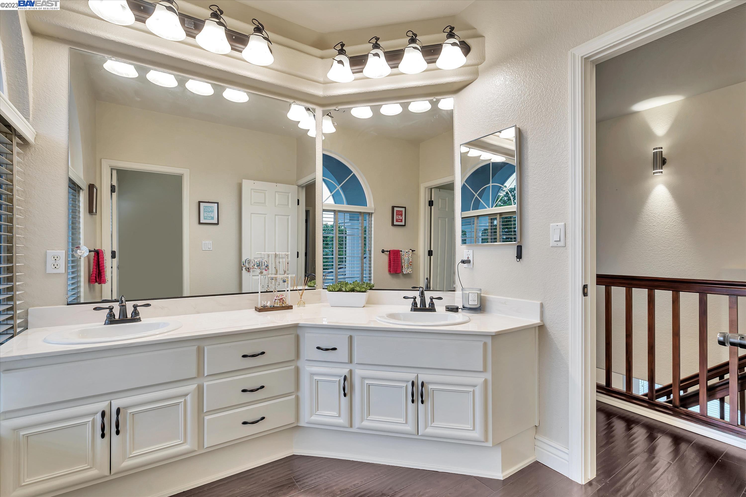 24 E Country Club Dr