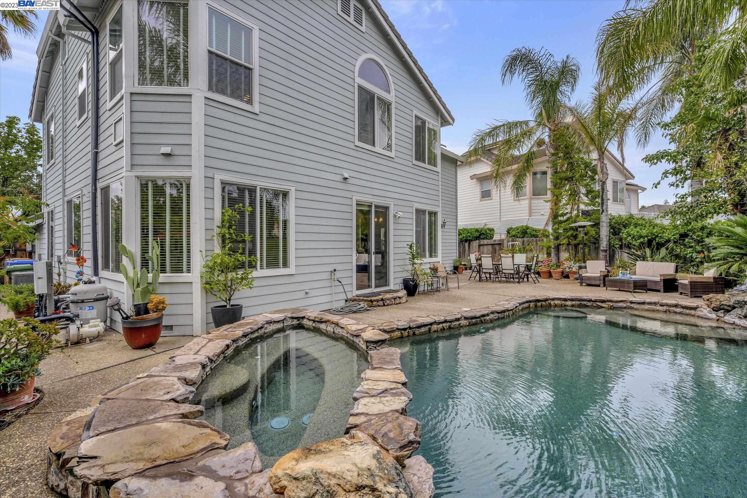 24 E Country Club Dr
