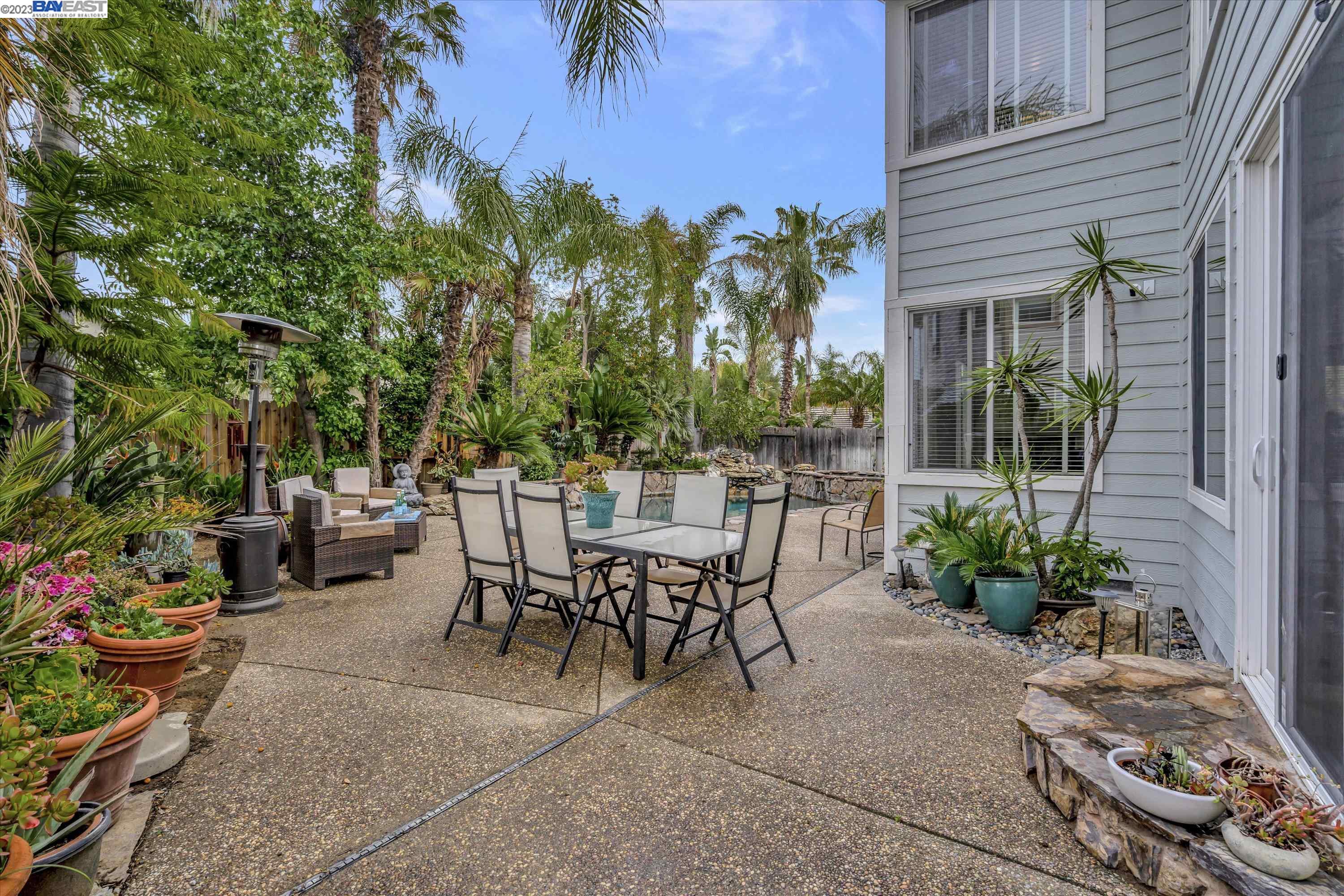 24 E Country Club Dr