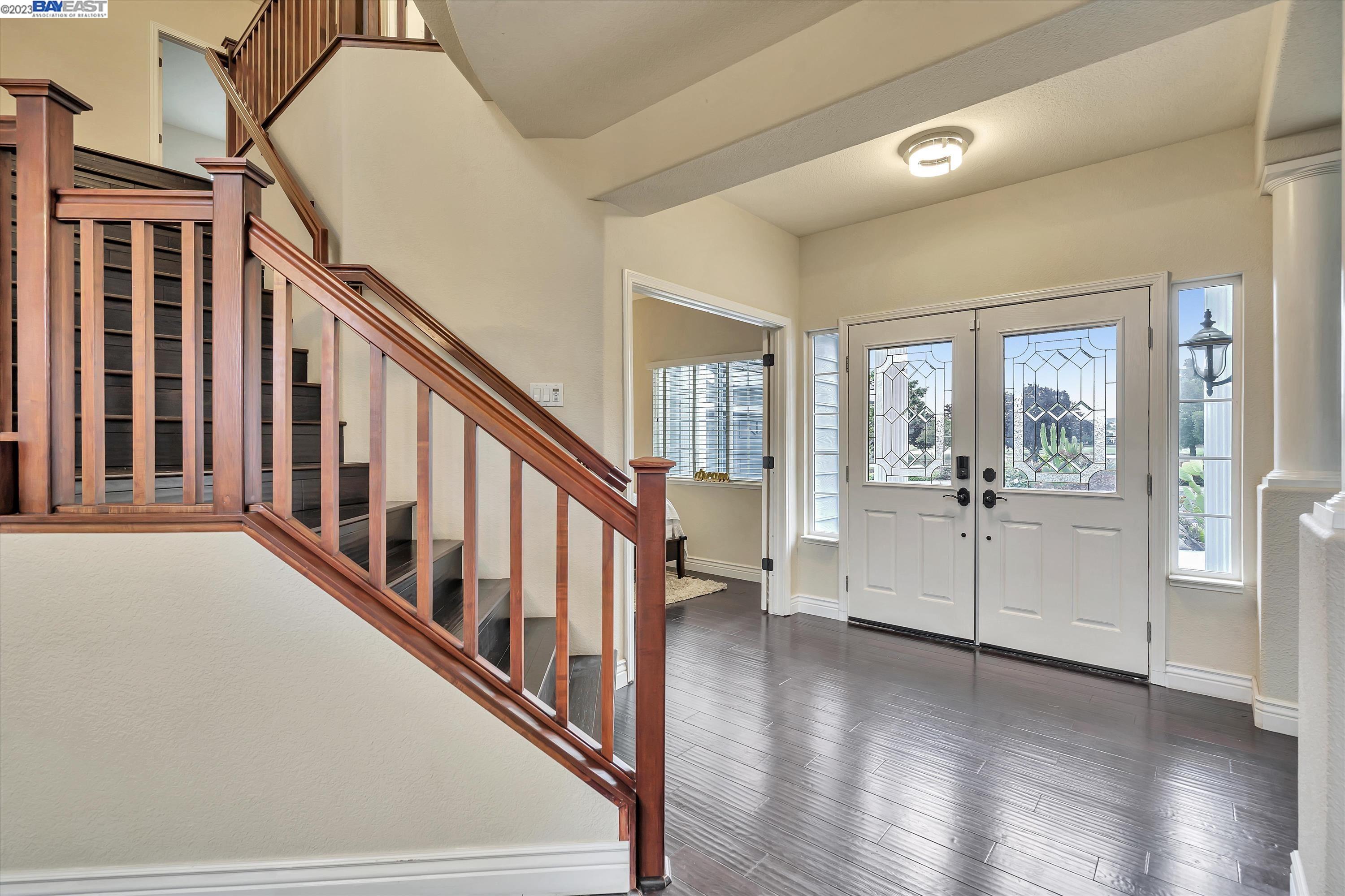 24 E Country Club Dr