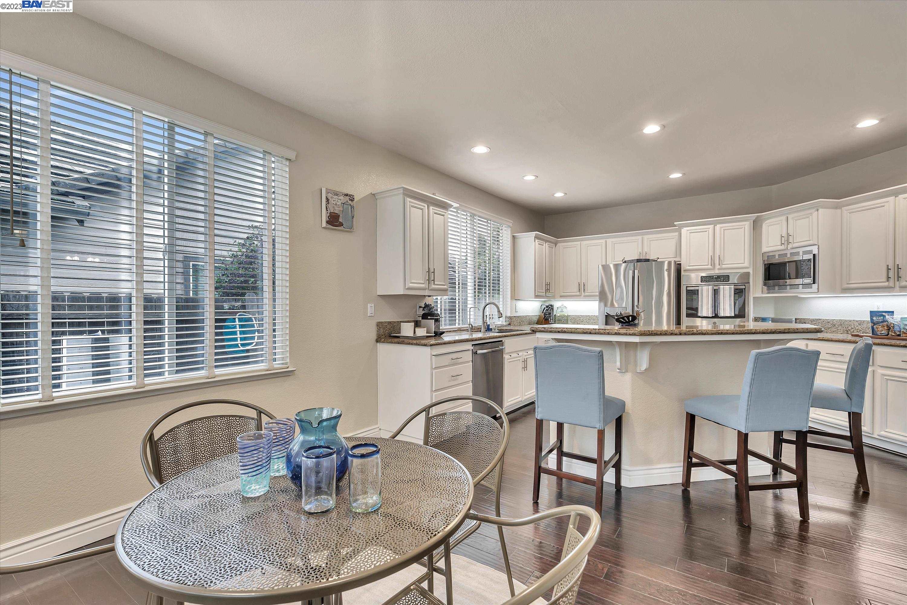 24 E Country Club Dr