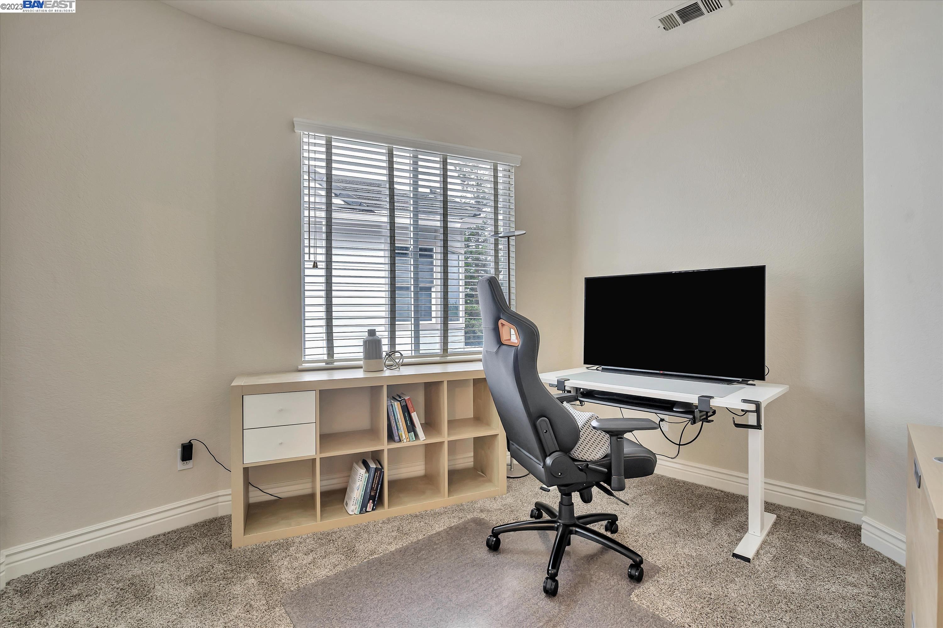 24 E Country Club Dr