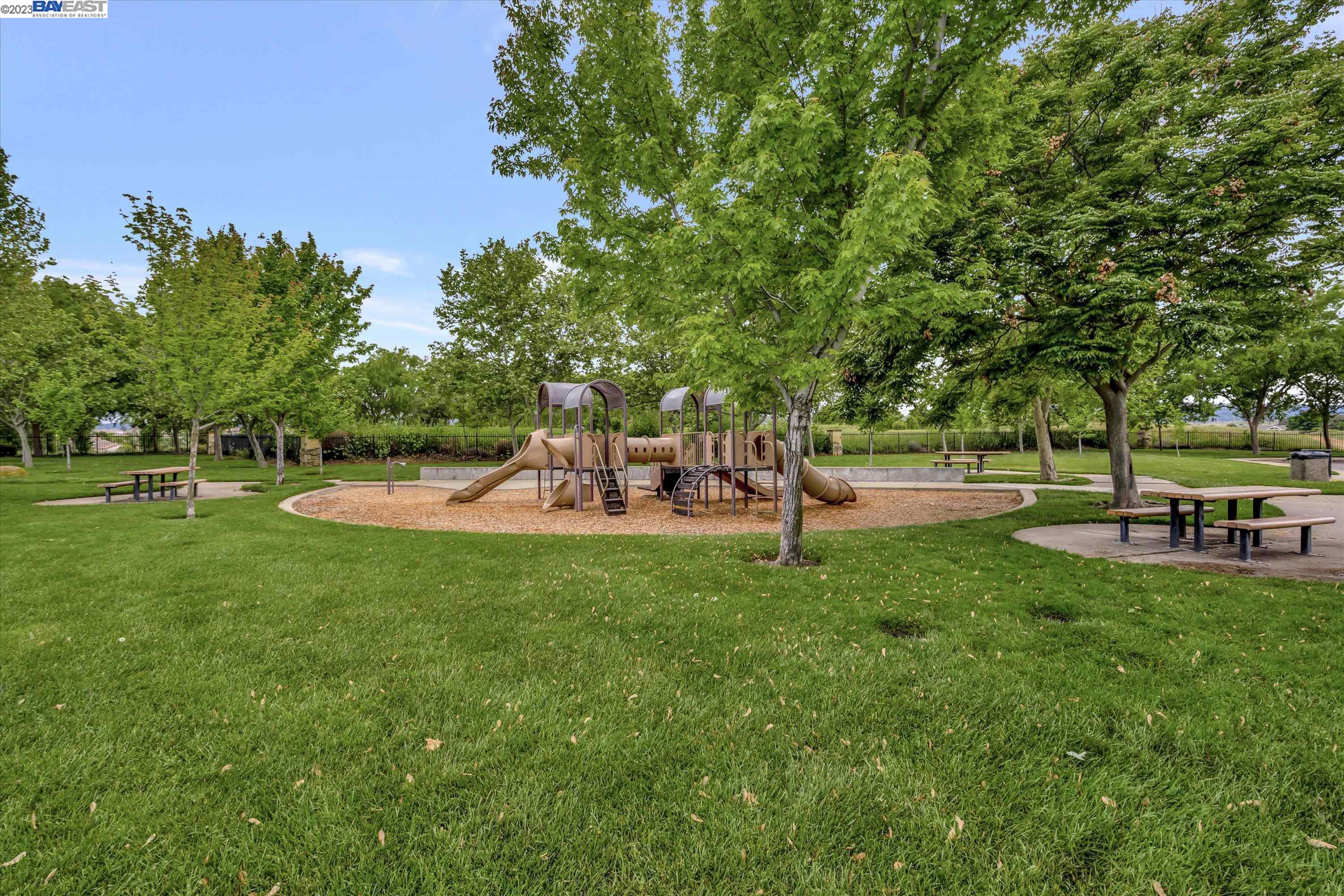 24 E Country Club Dr