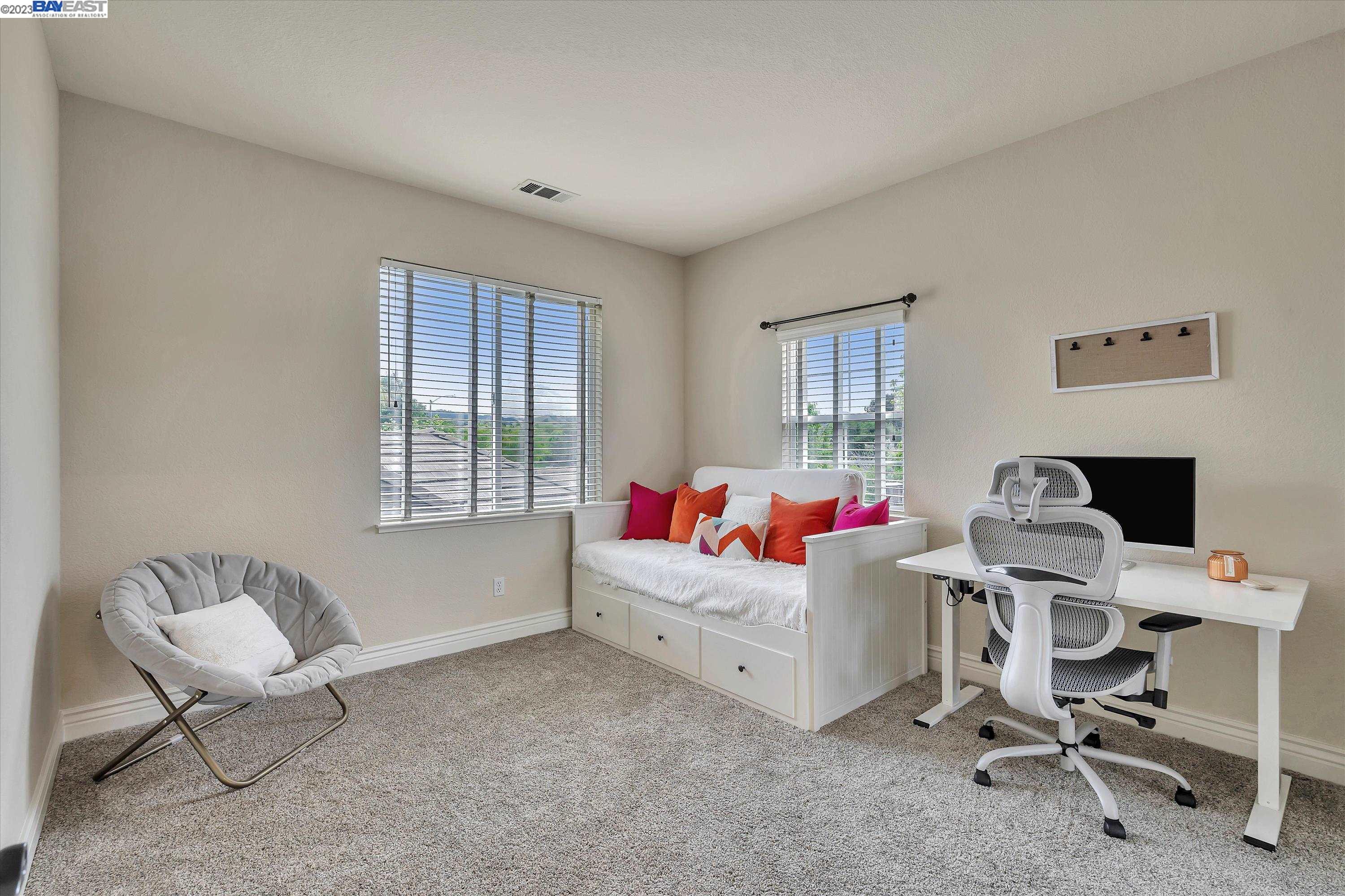 24 E Country Club Dr