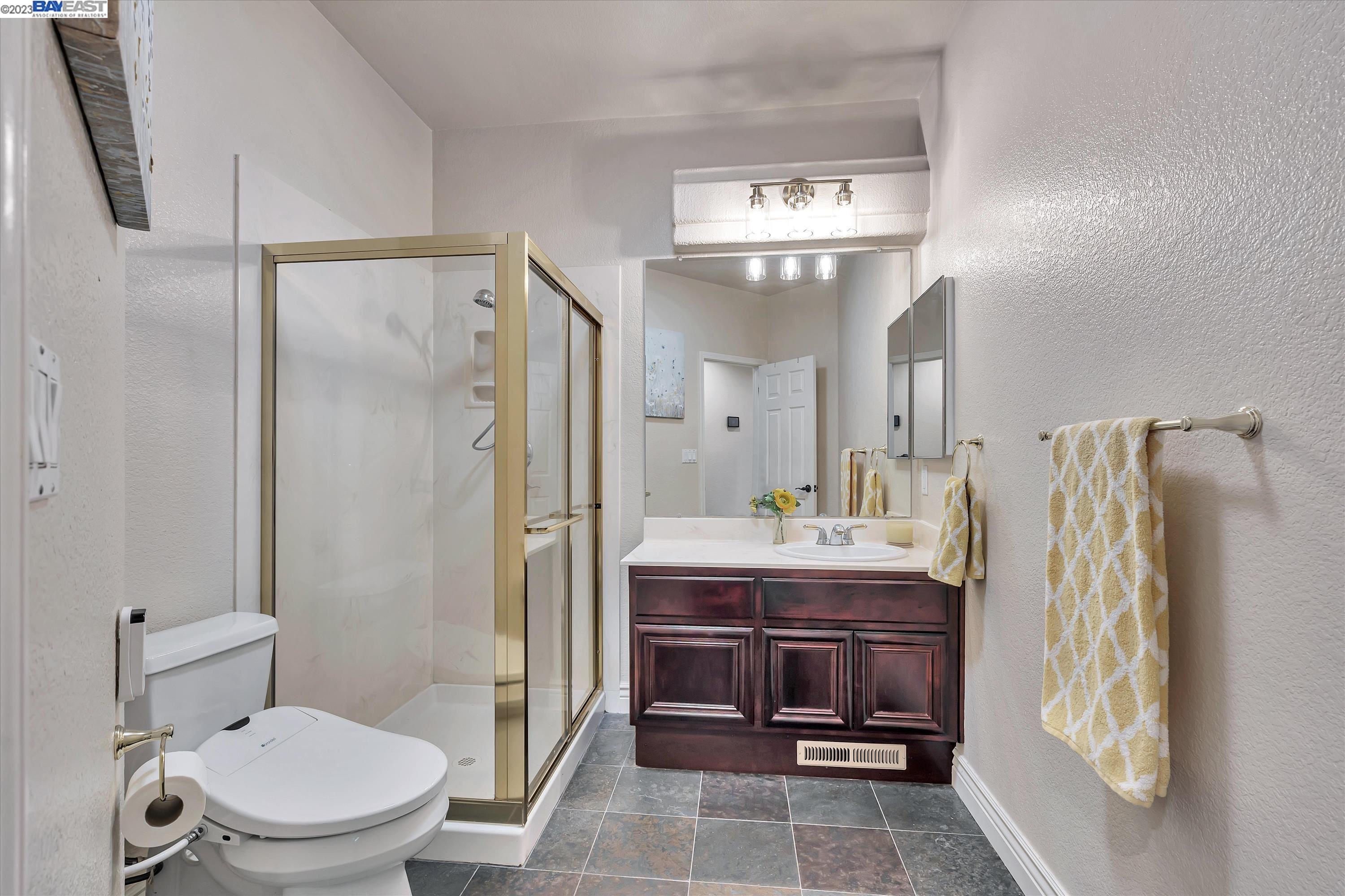 24 E Country Club Dr