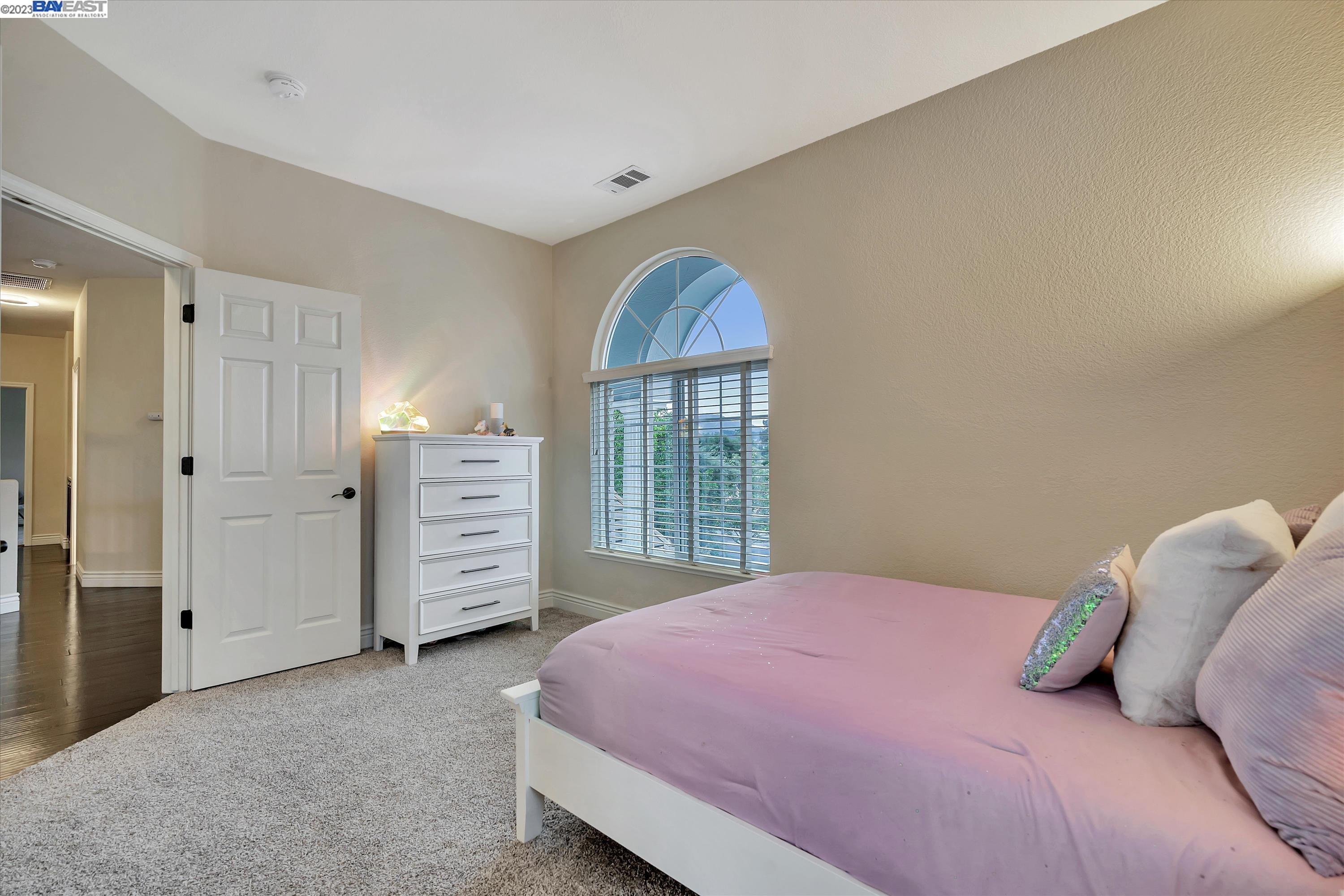 24 E Country Club Dr