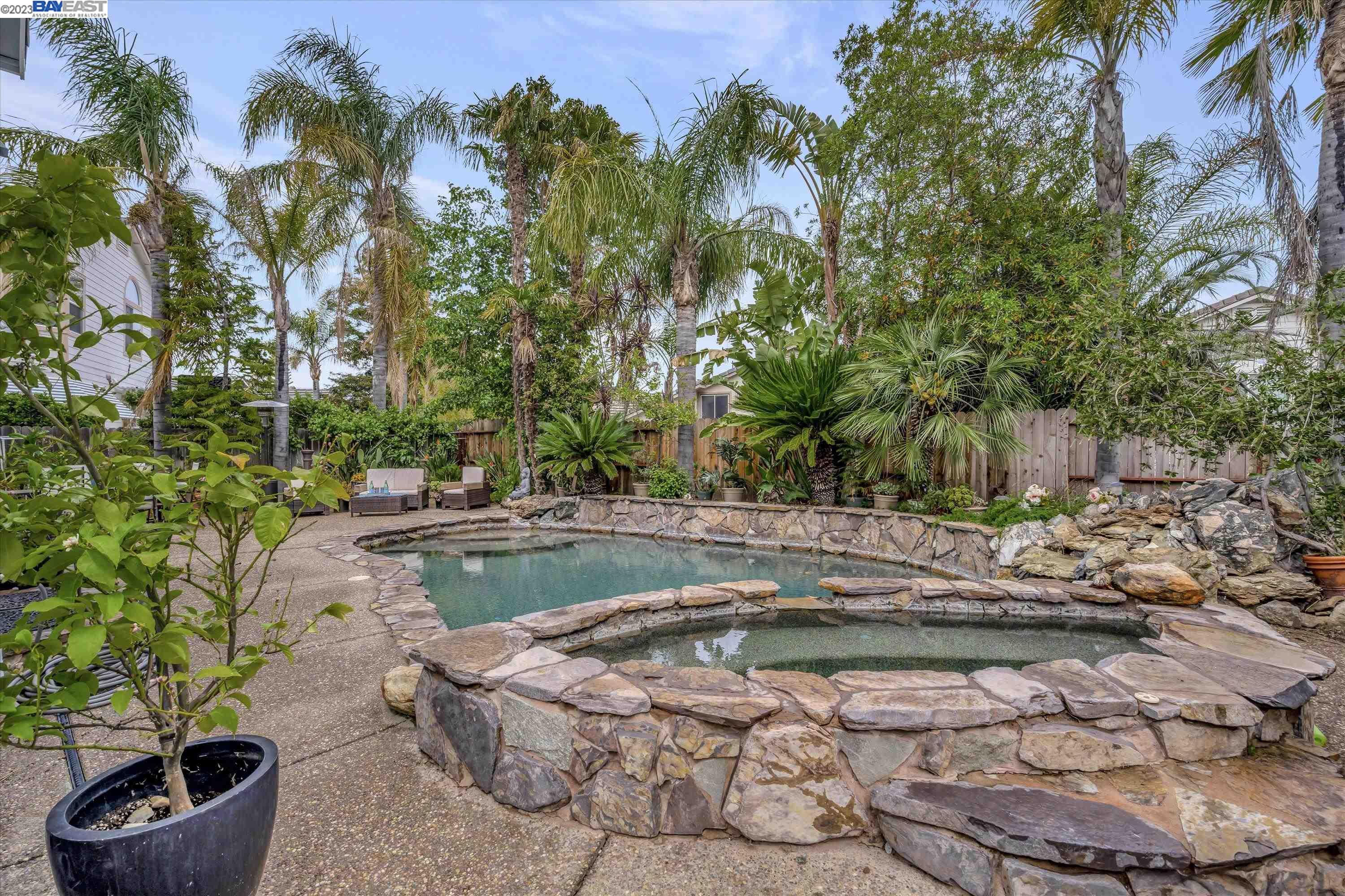 24 E Country Club Dr