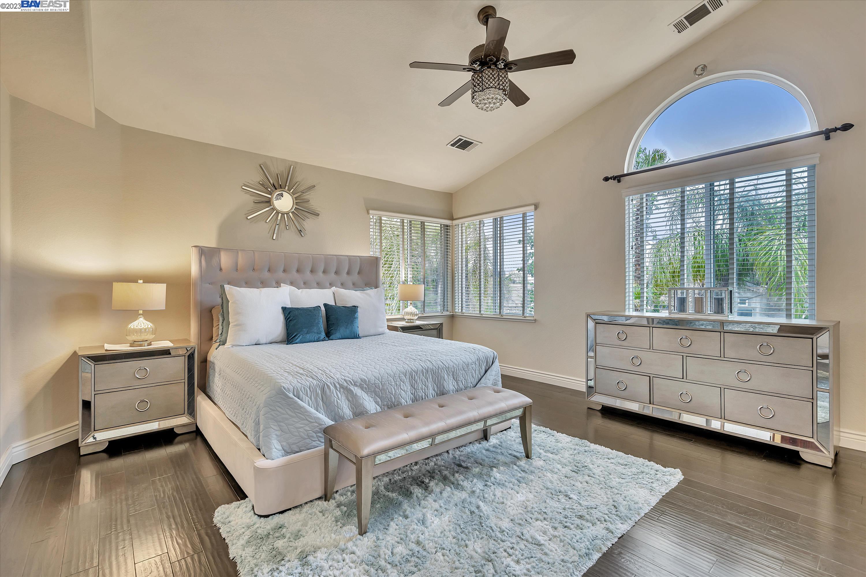24 E Country Club Dr