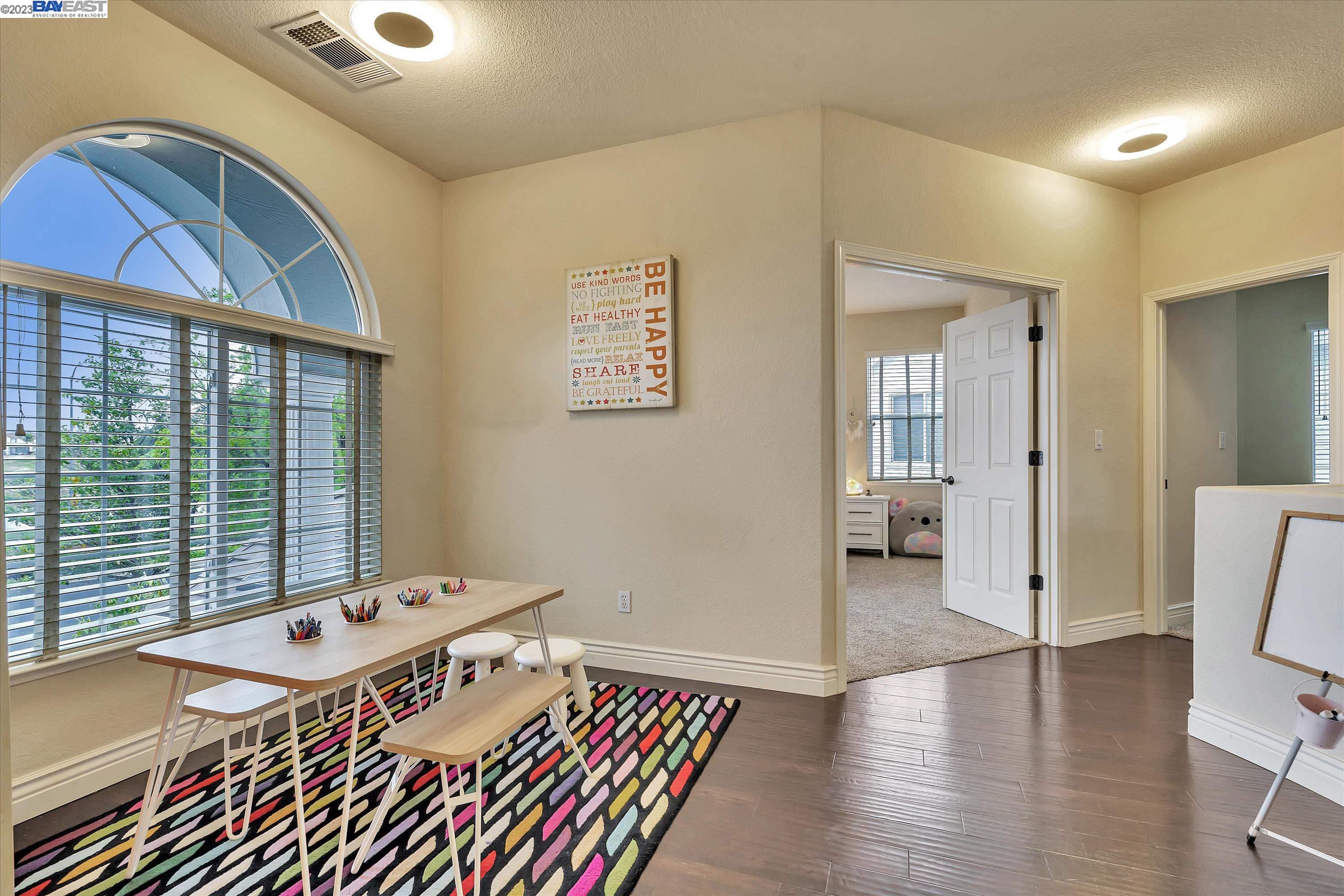 24 E Country Club Dr