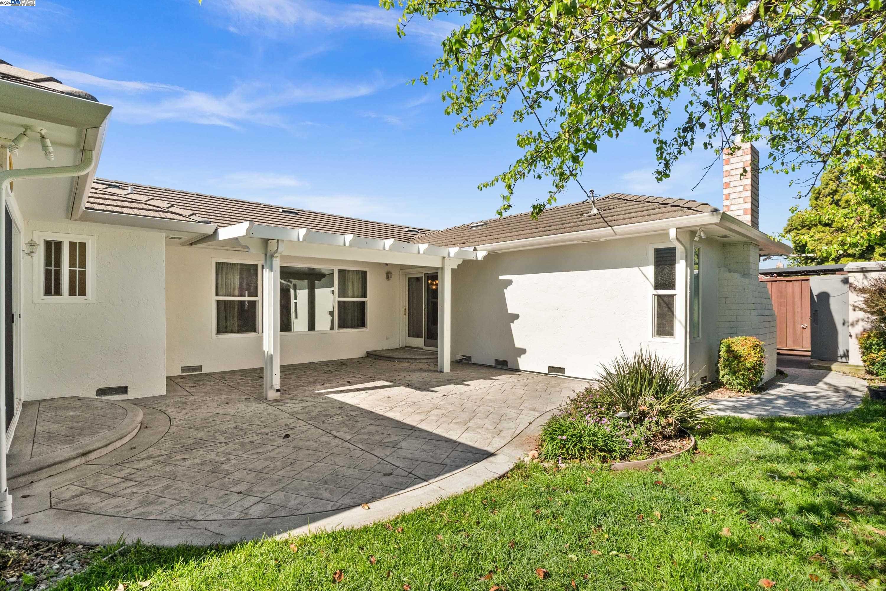 5238 Brophy Dr