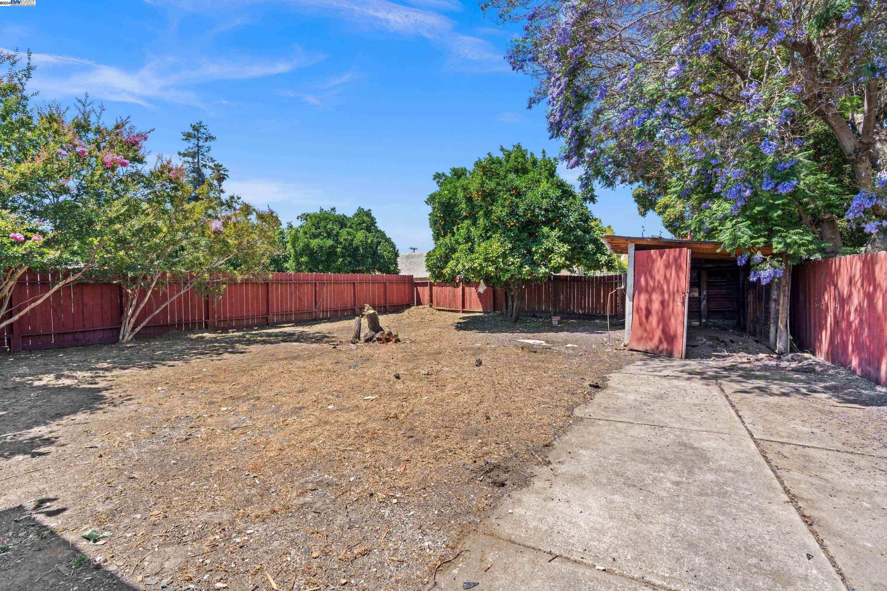 886 Harmony Dr