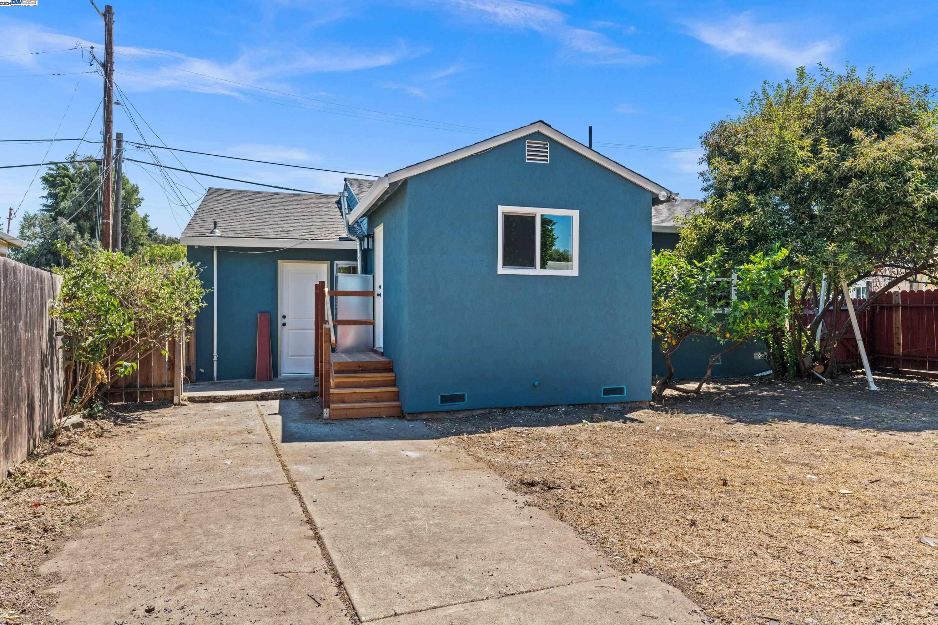 886 Harmony Dr