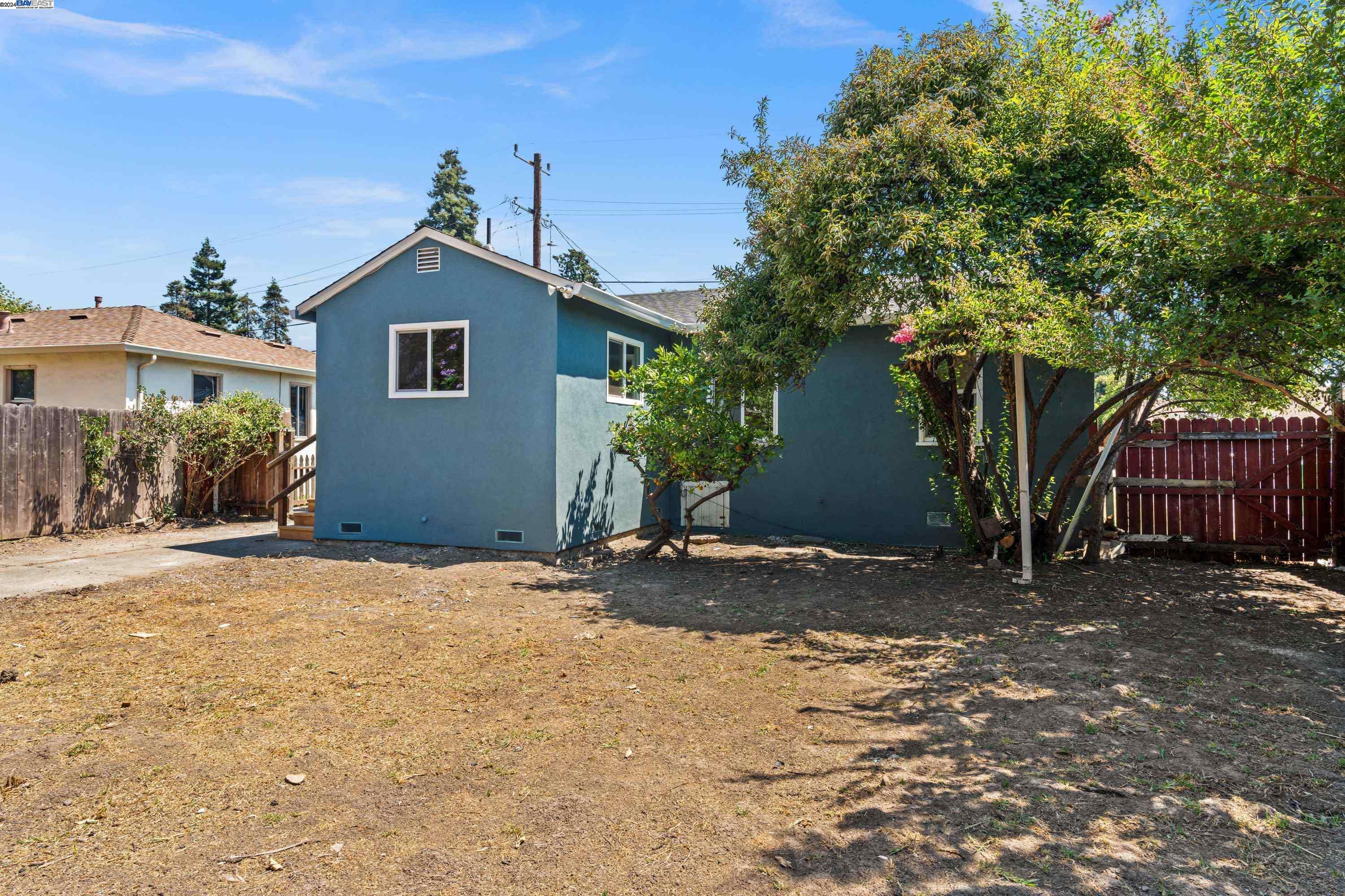 886 Harmony Dr