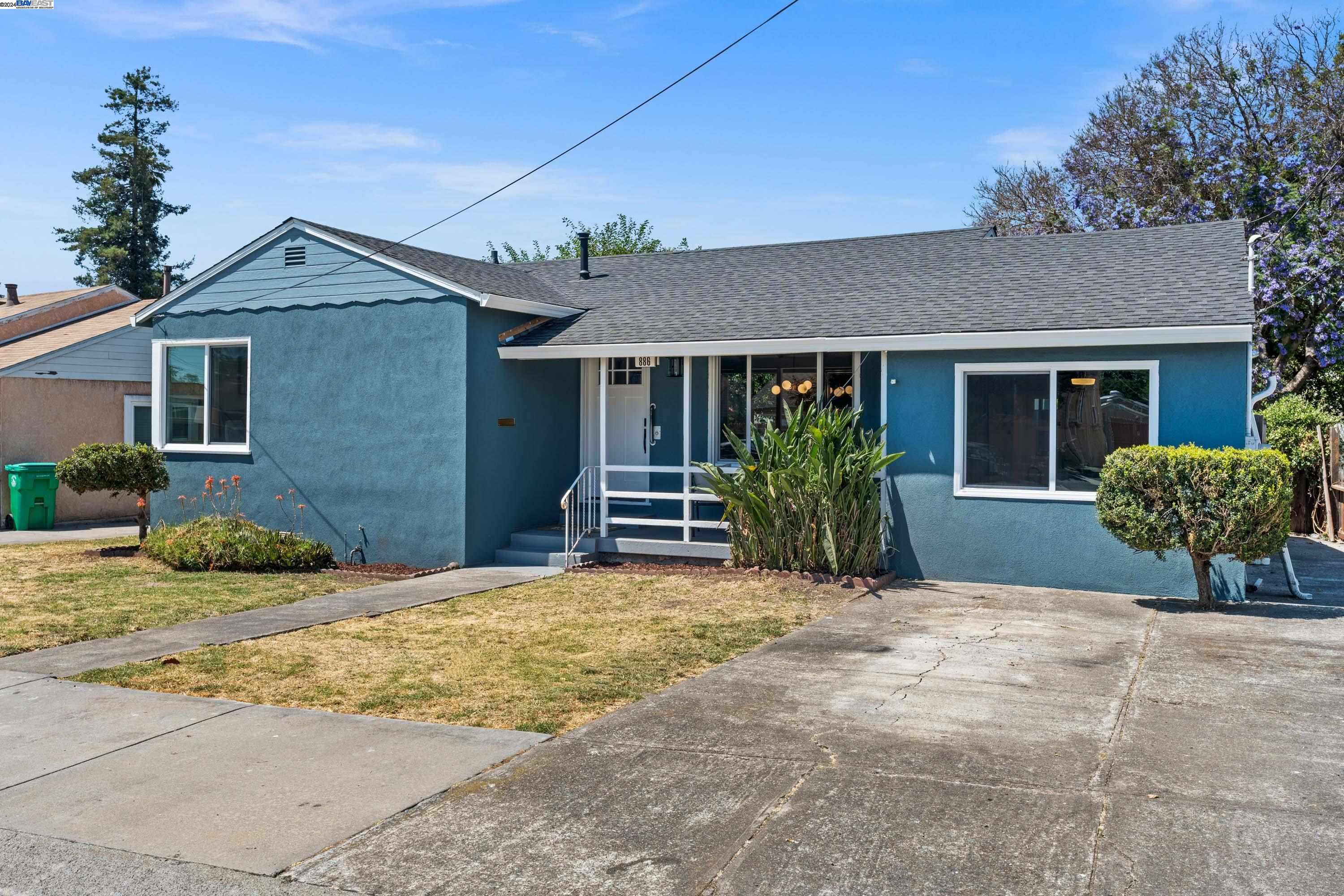 886 Harmony Dr