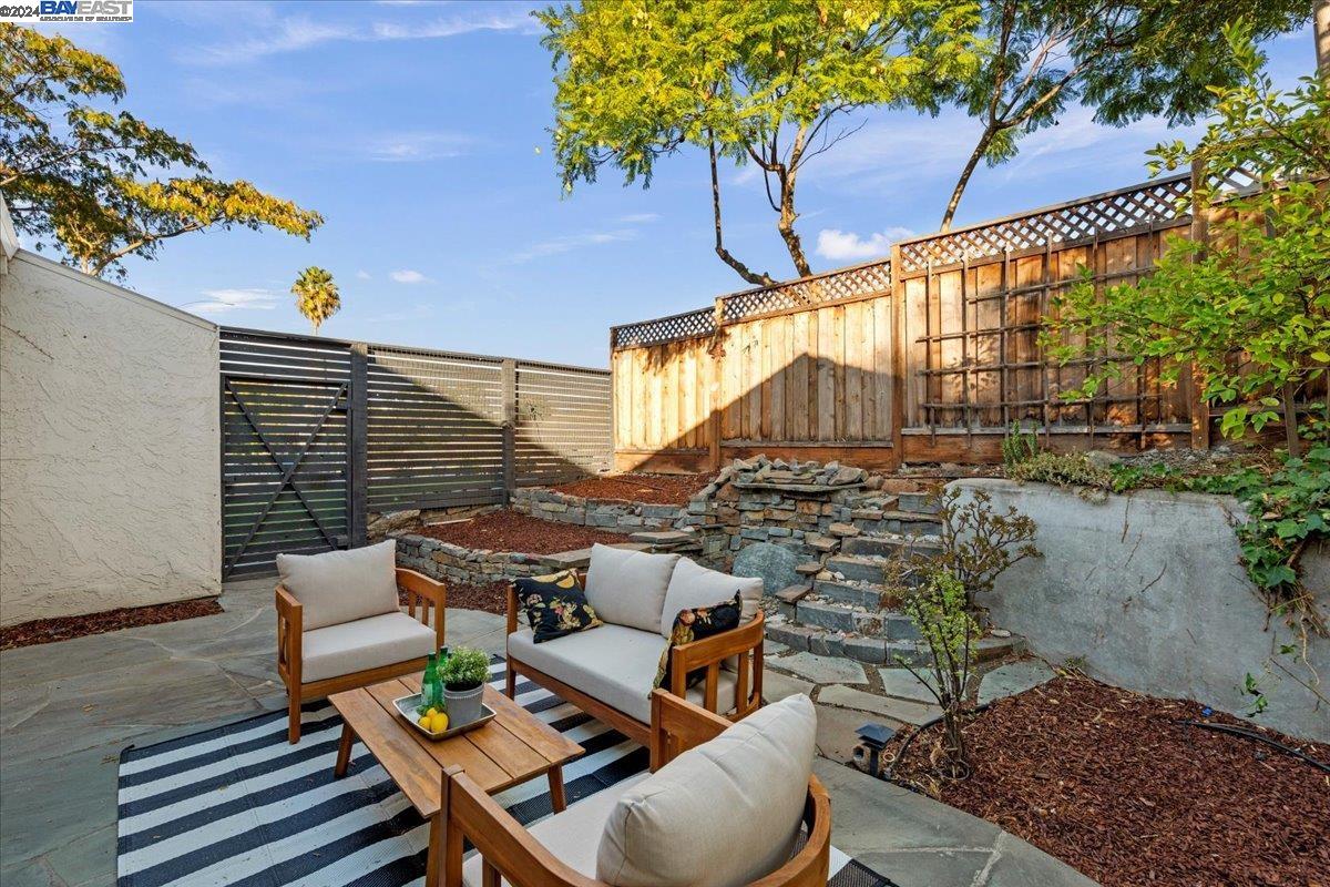 504 Weybridge Dr
