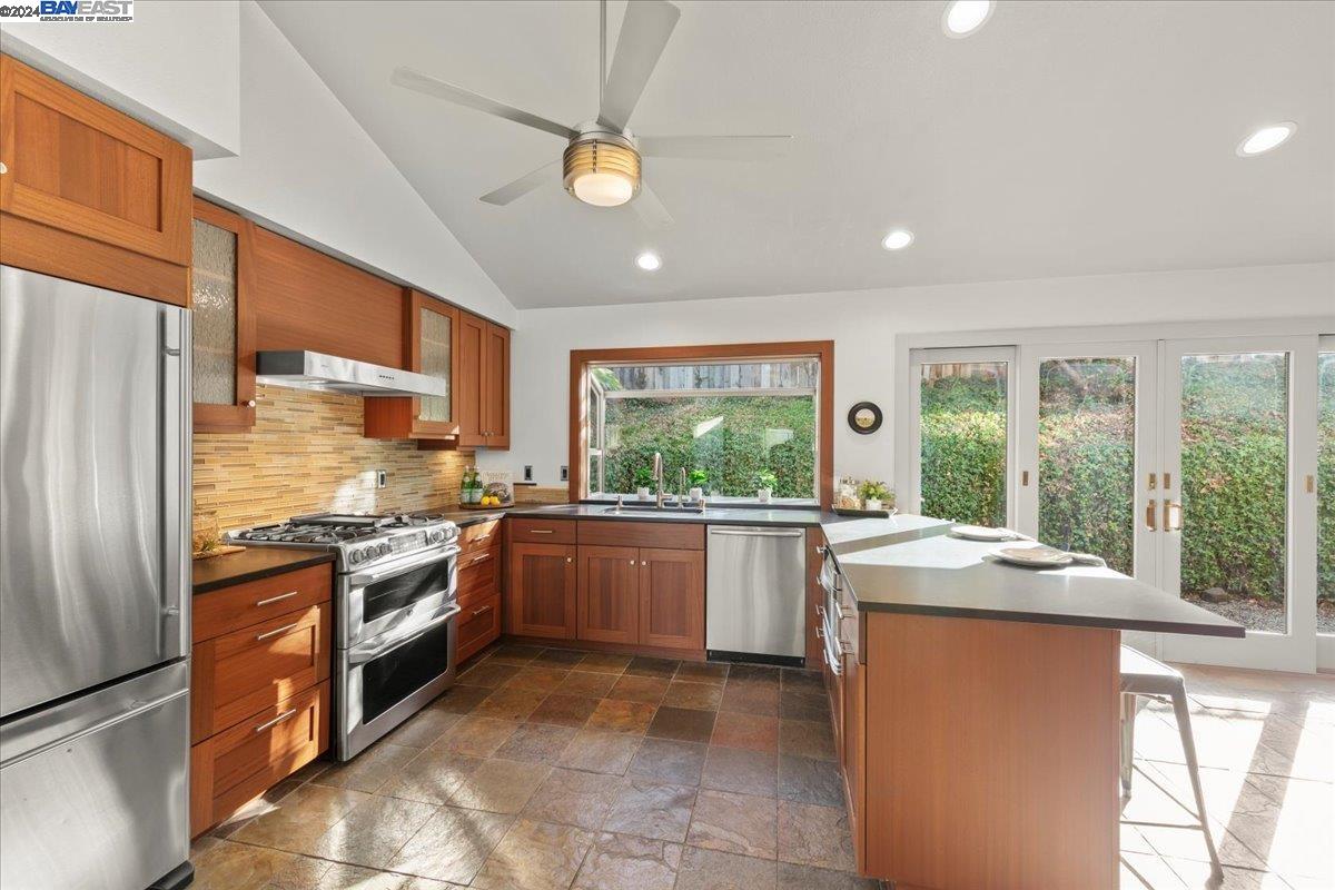 504 Weybridge Dr