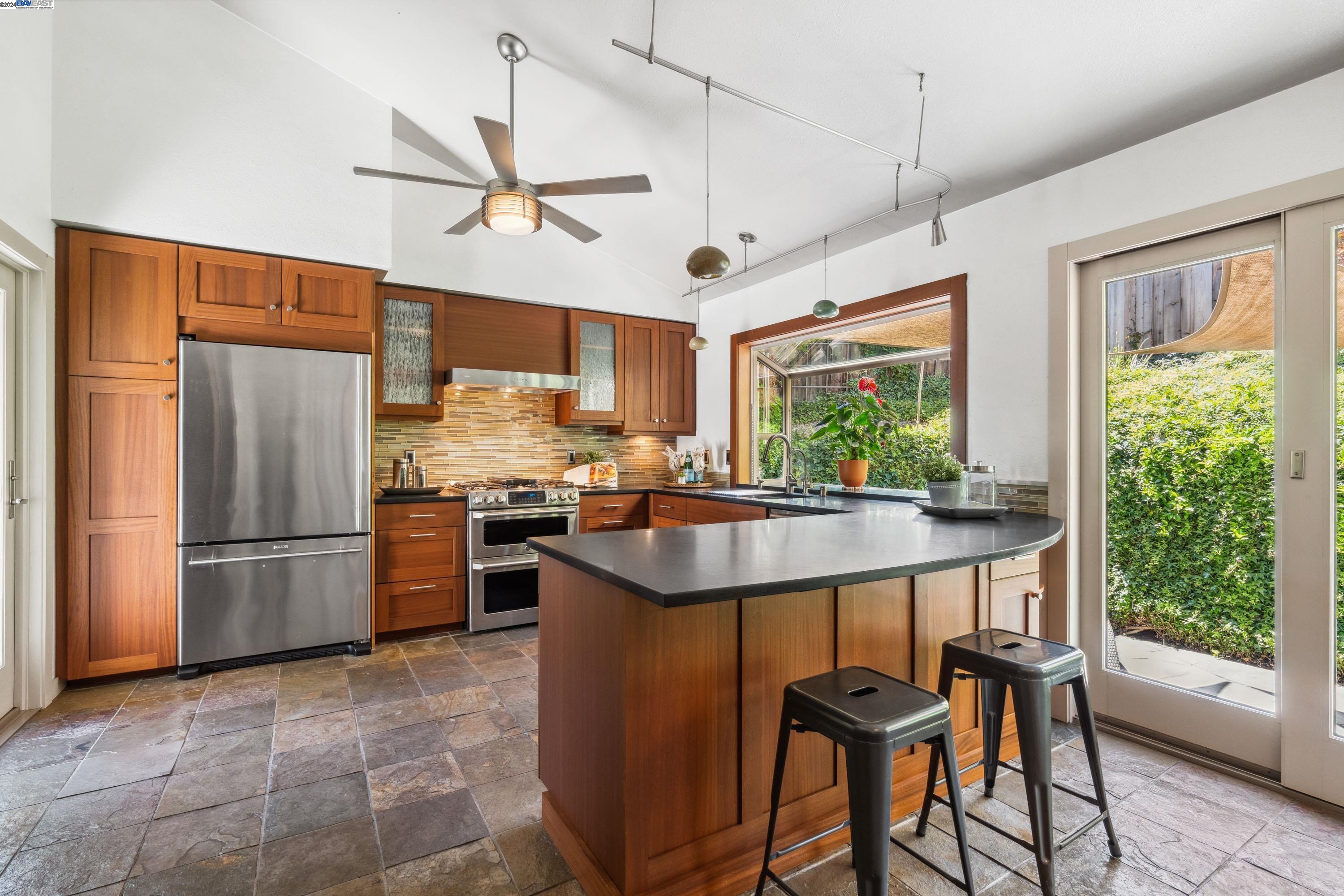504 Weybridge Dr