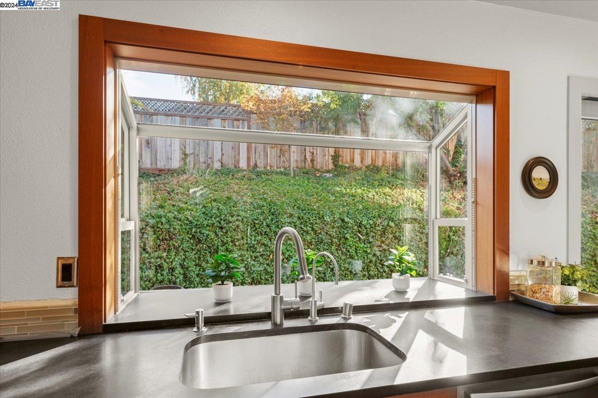 504 Weybridge Dr