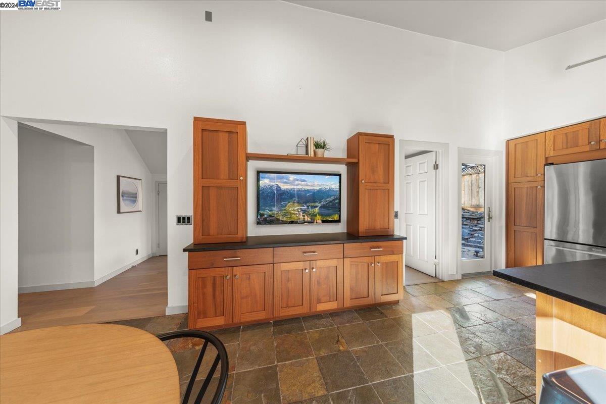504 Weybridge Dr