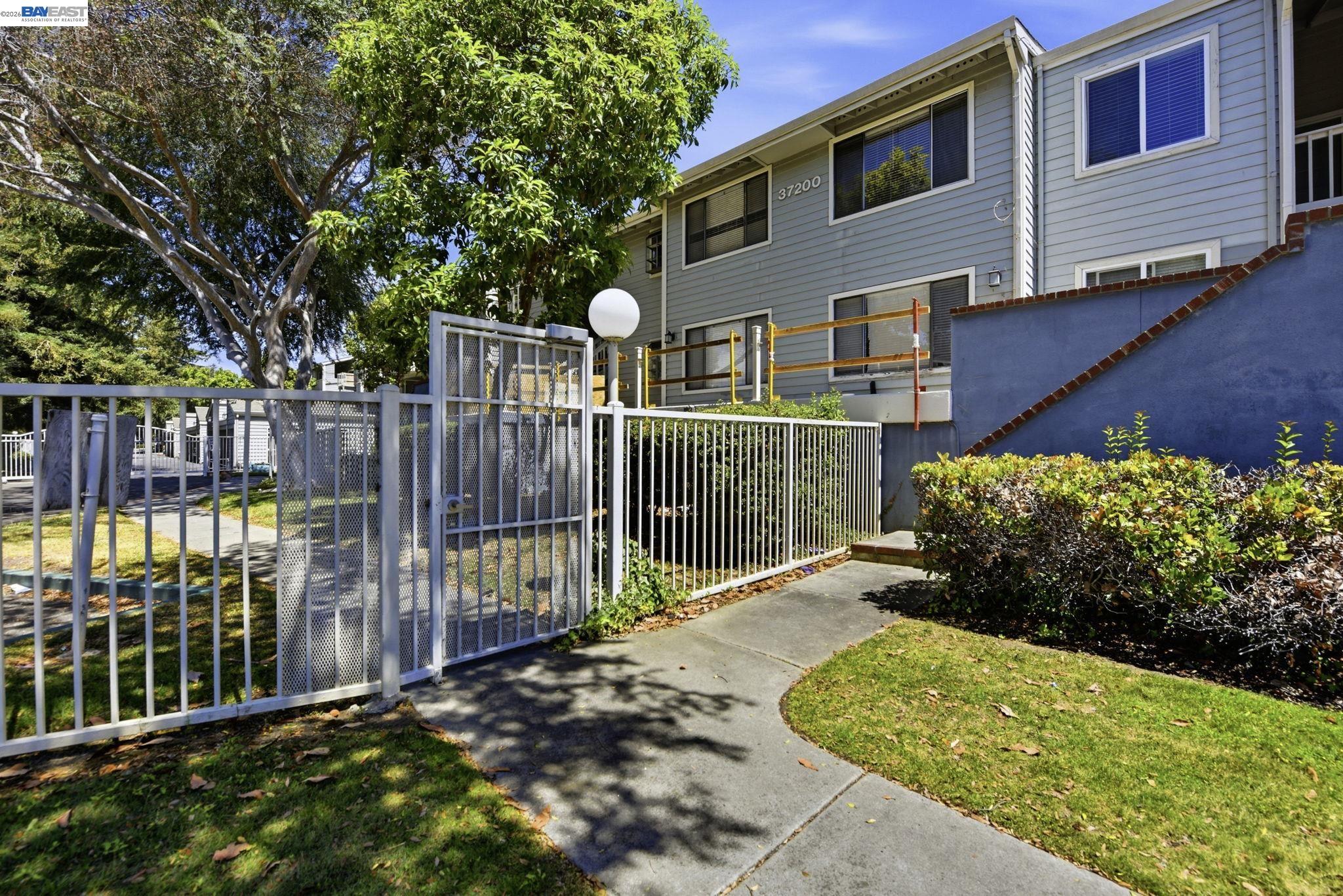 37200 Meadowbrook Cmn # 203