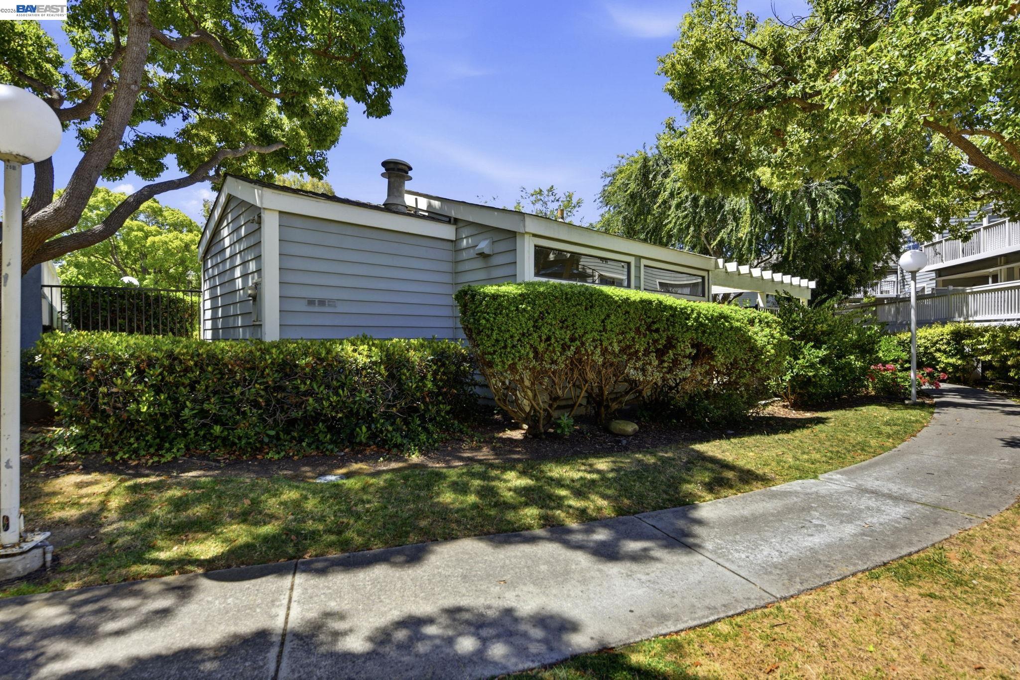 37200 Meadowbrook Cmn # 203