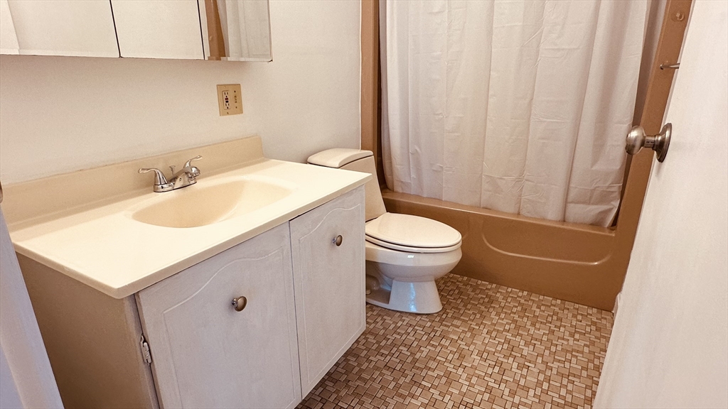 685 Oak St # 12 Unit: 4-12