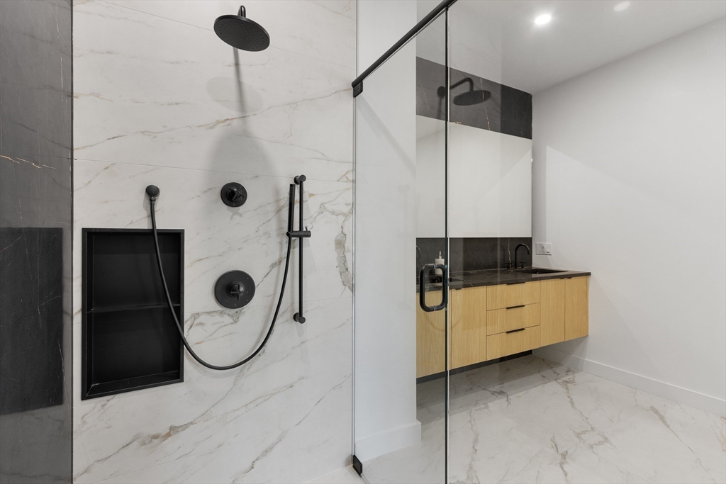 22 Appleton Street # 1