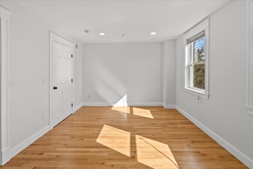 26 Marshall St # 26R