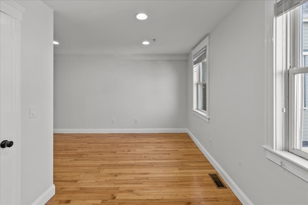 26 Marshall St # 26R